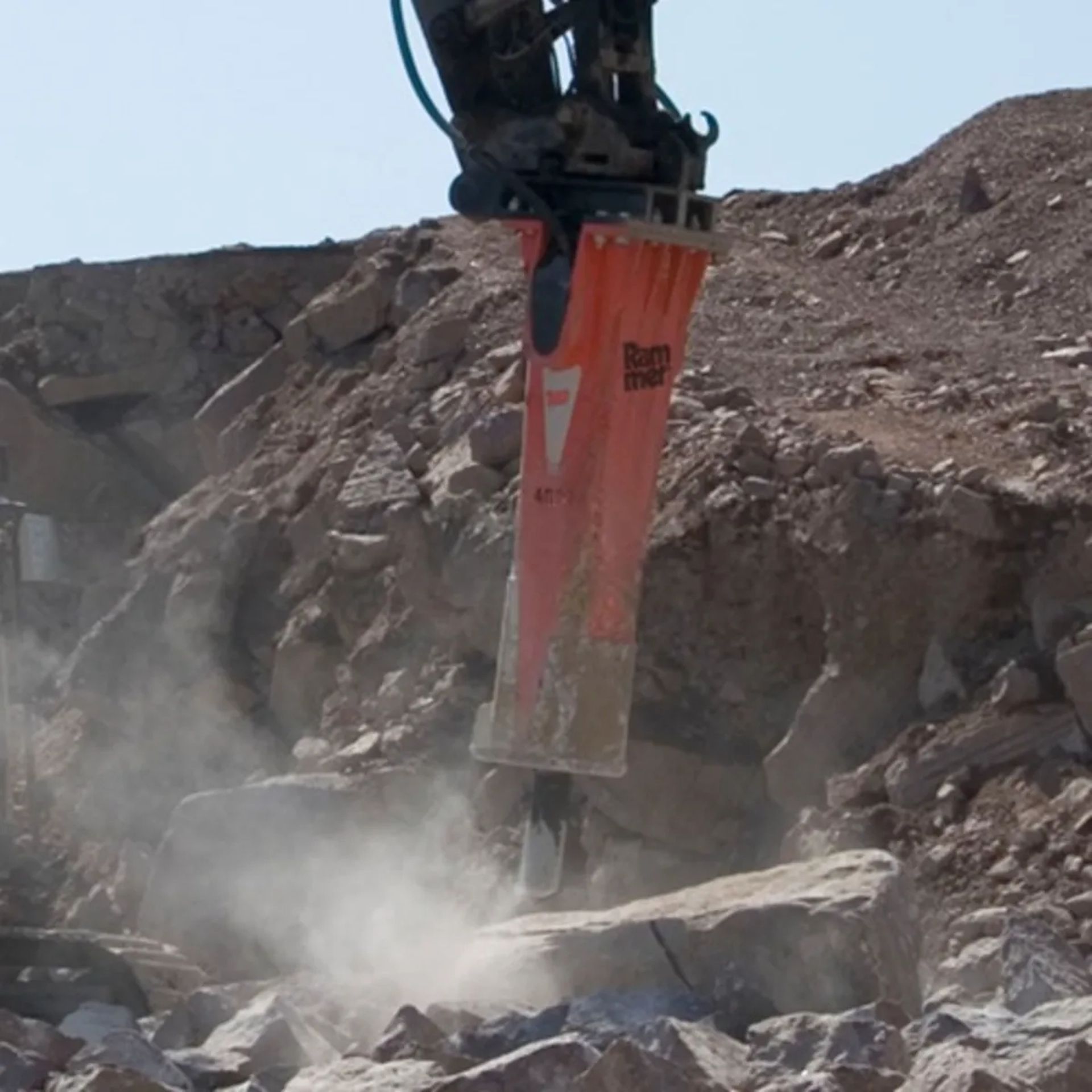 Гідромолот RAMMER E68 CITY для бетону та асфальту