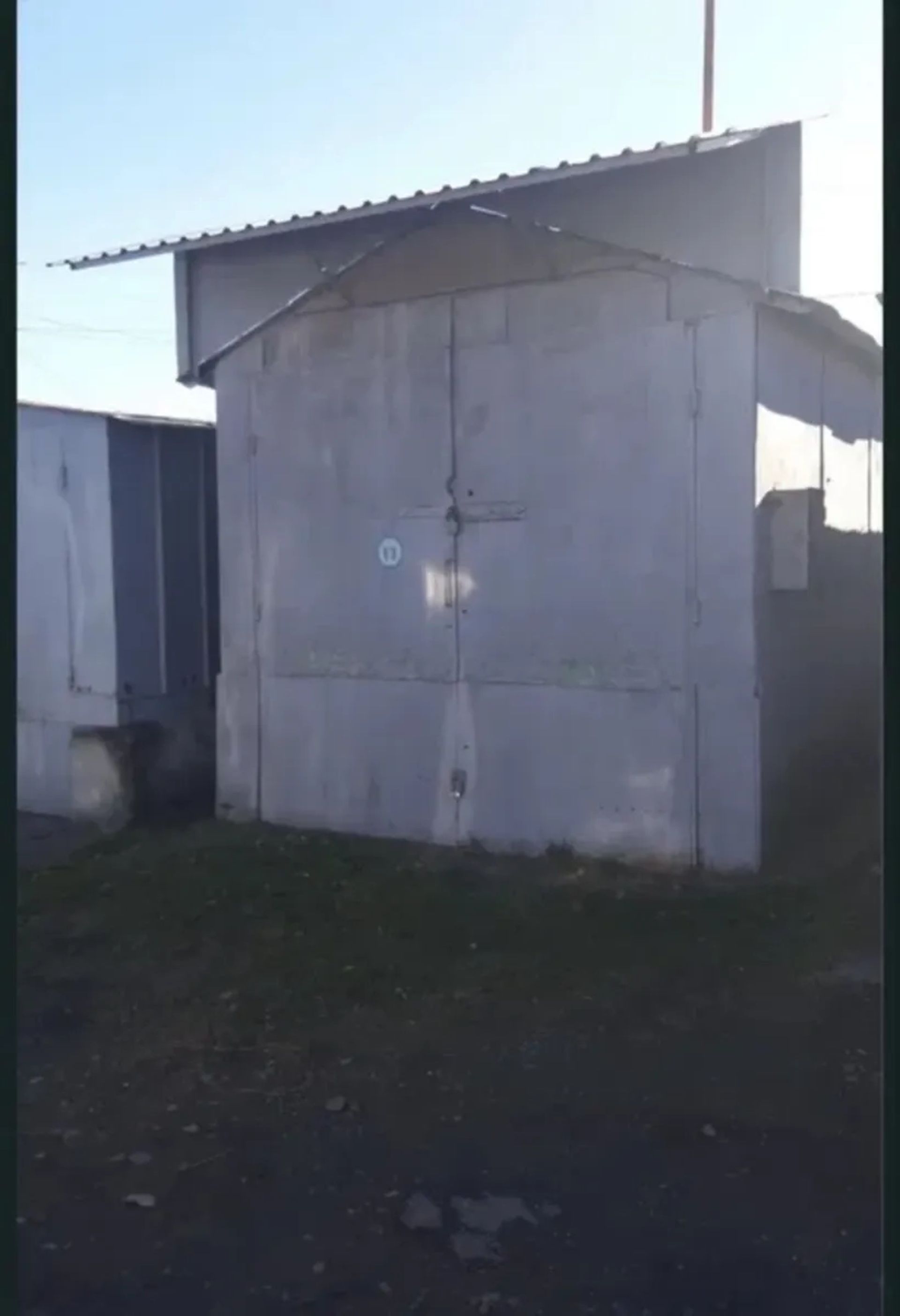 Гараж зі світлом і лічильником