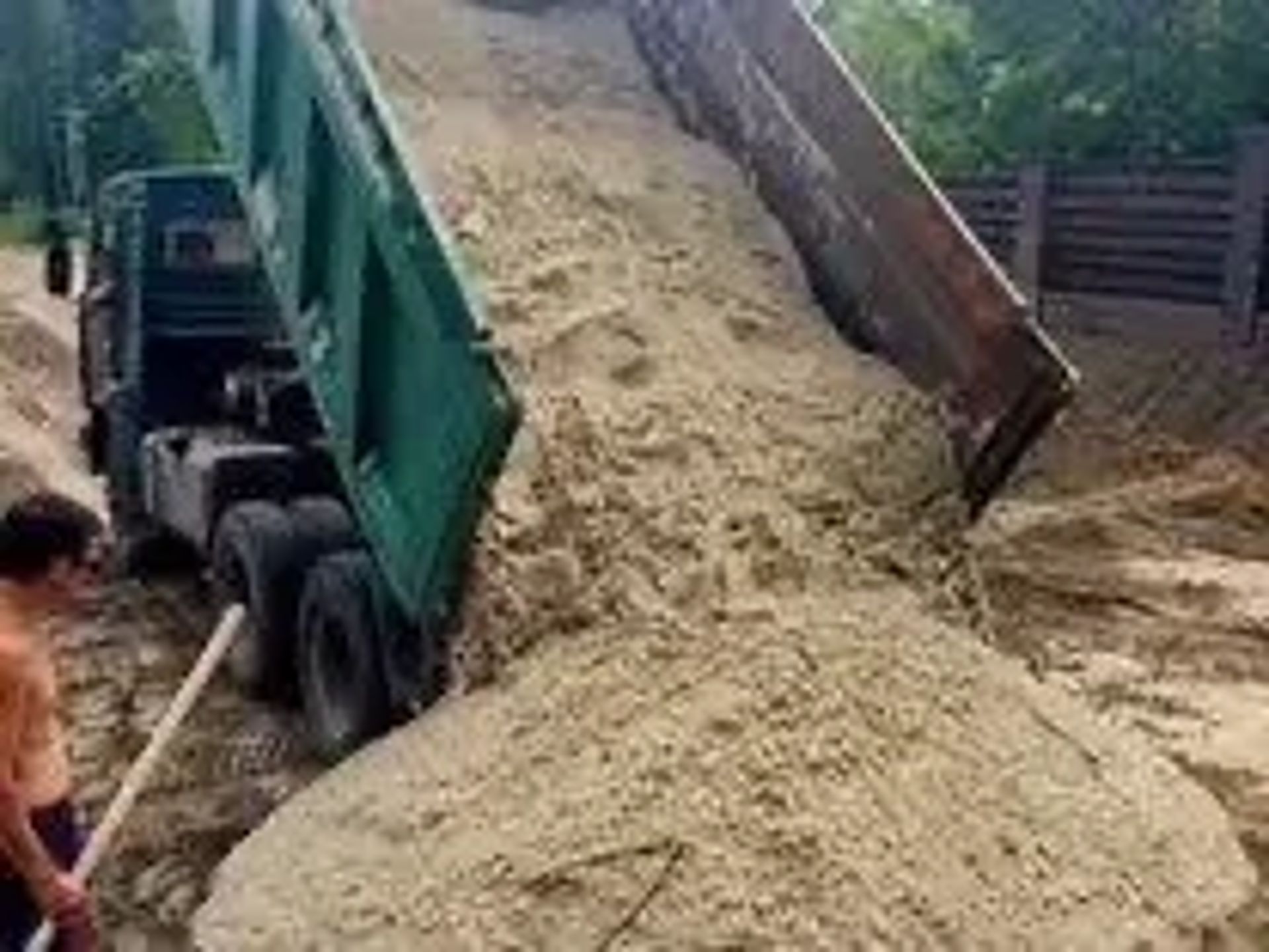 Доставка сипучих будівельних матеріалів: Пісок, щебінь, відсів, шлак