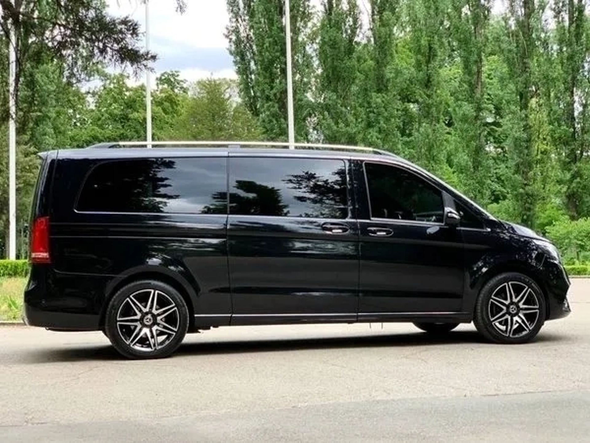 043 Mercedes-Benz V-Class мікроавтобус без водія