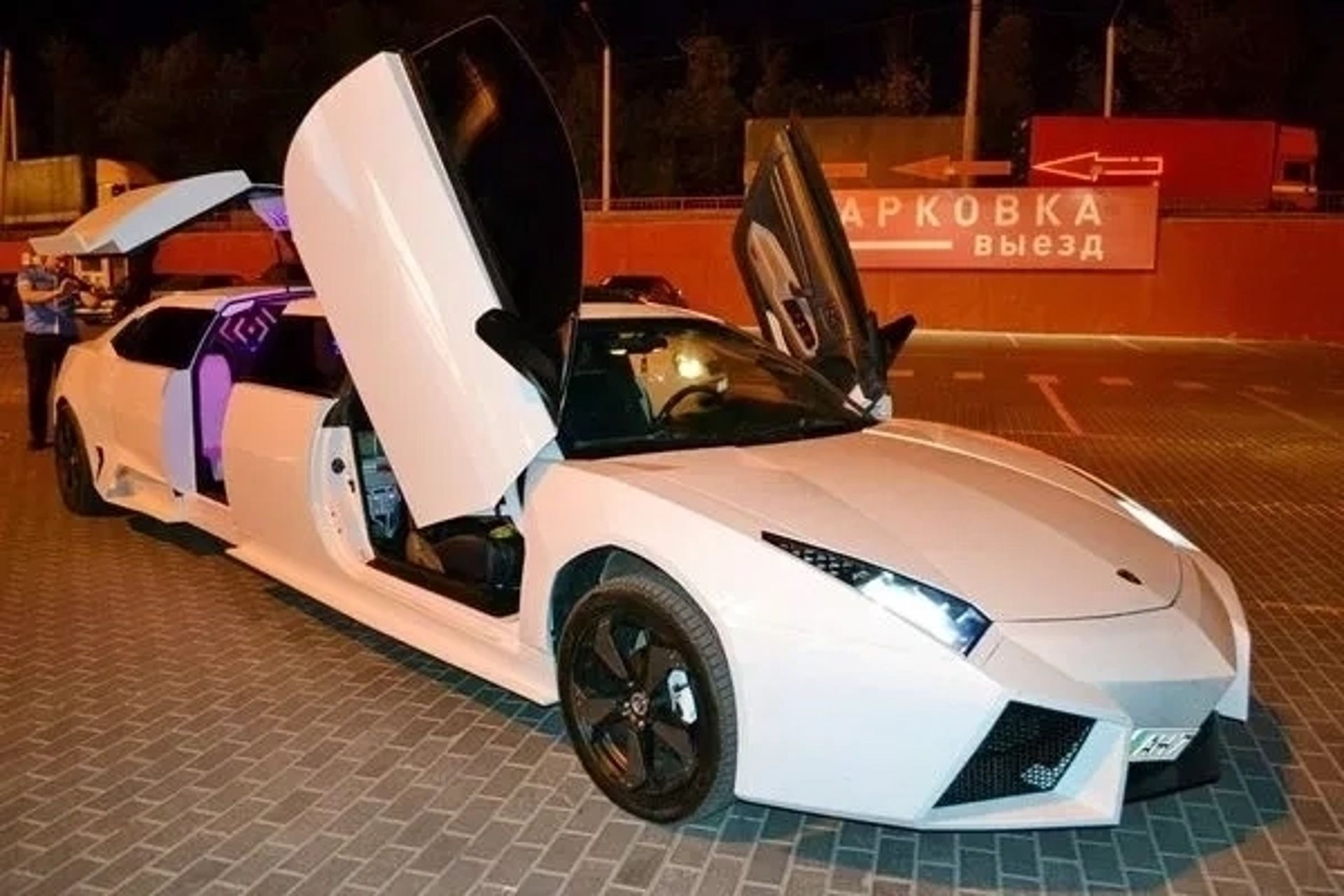 003 Лімузин на весілля Lamborghini Reventon біла