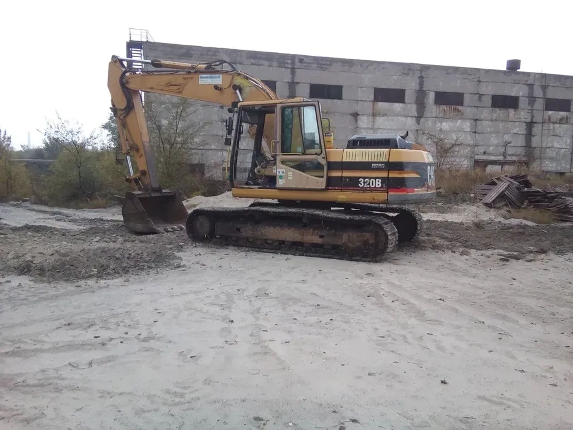 Гусеничний екскаватор Caterpillar 320B L