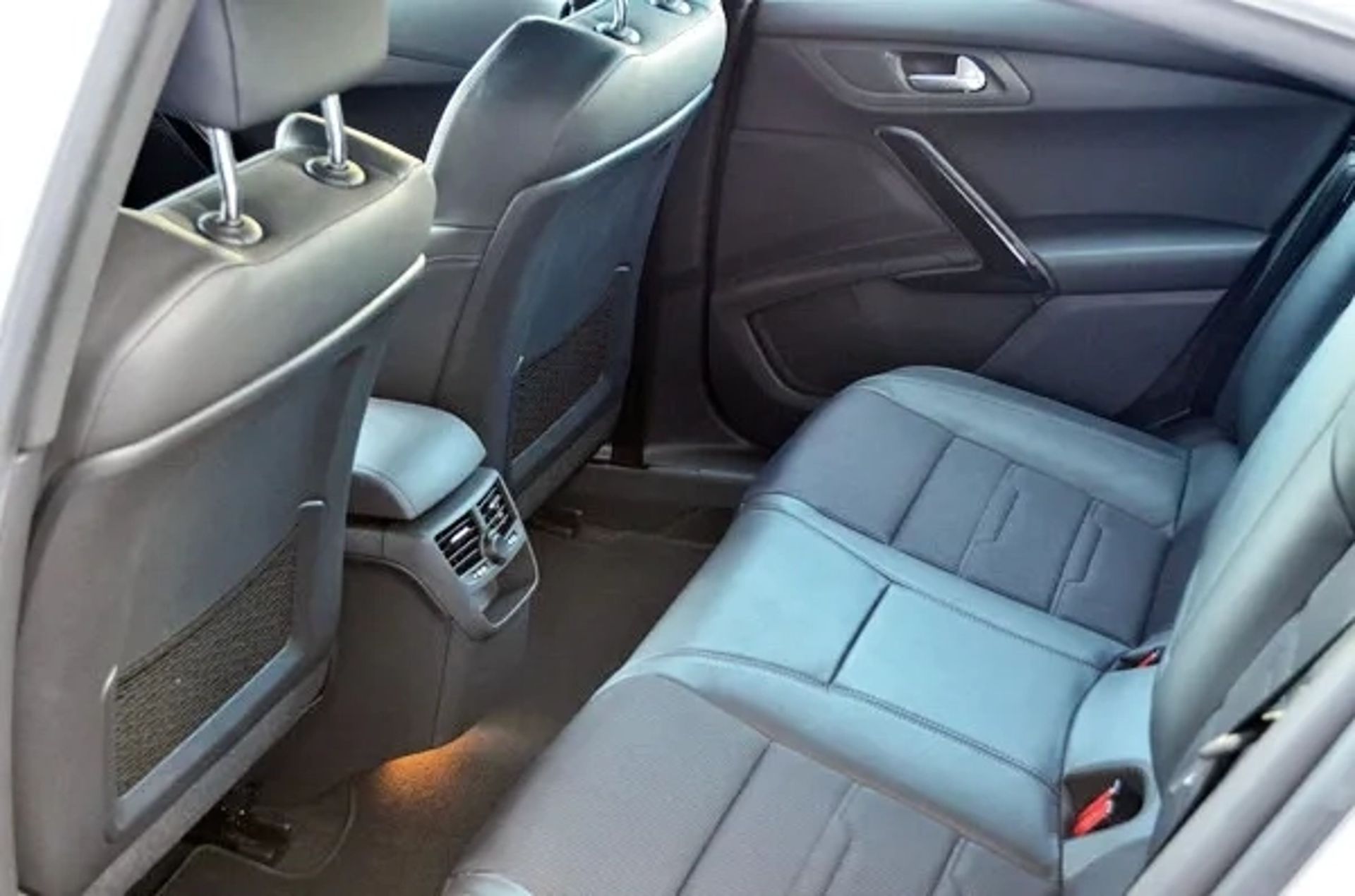144 Peugeot 508GT білий авто на весілля