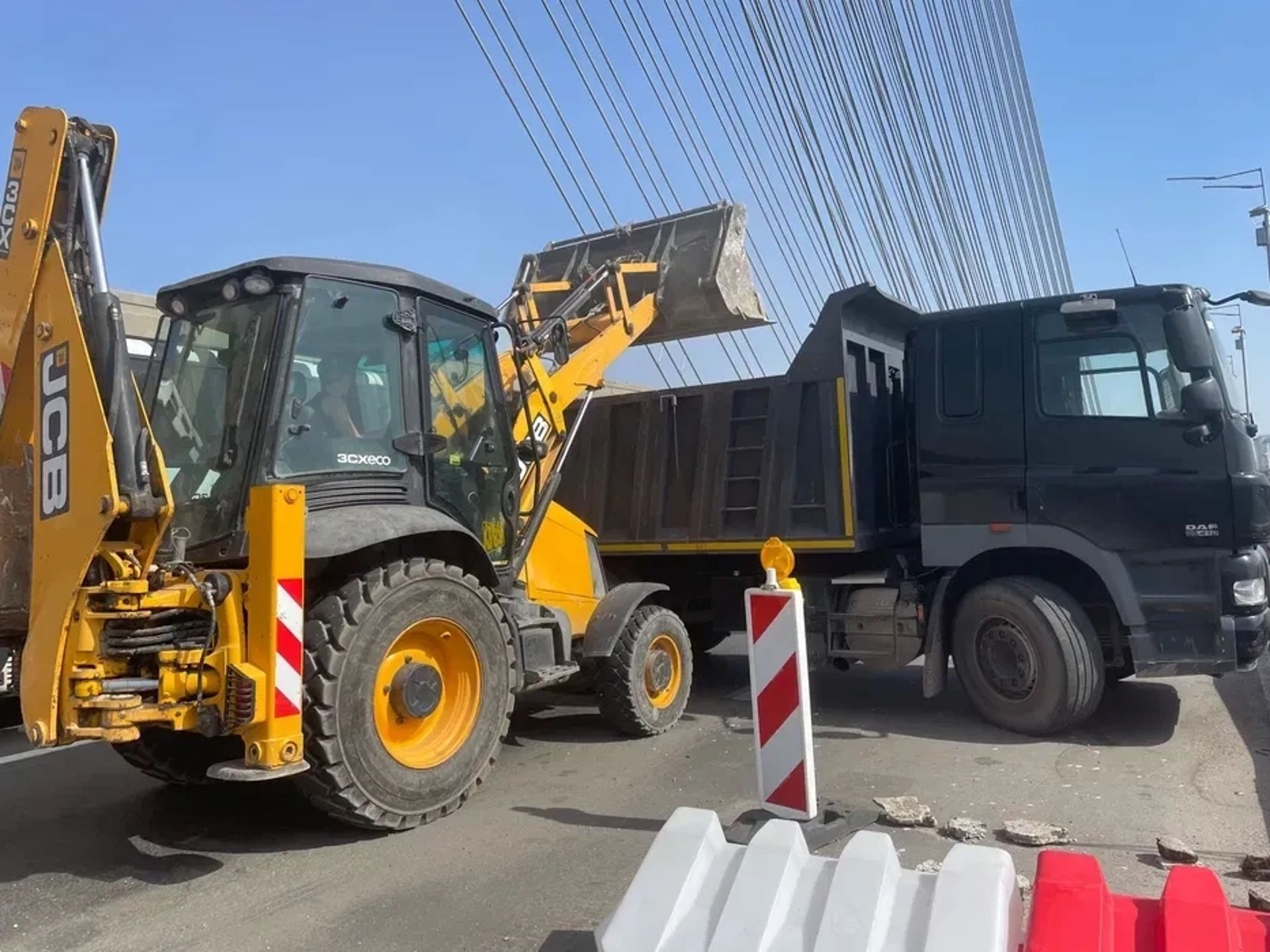 Екскаватор-навантажувач JCB 3CX - Земляні роботи для дому та ділянки