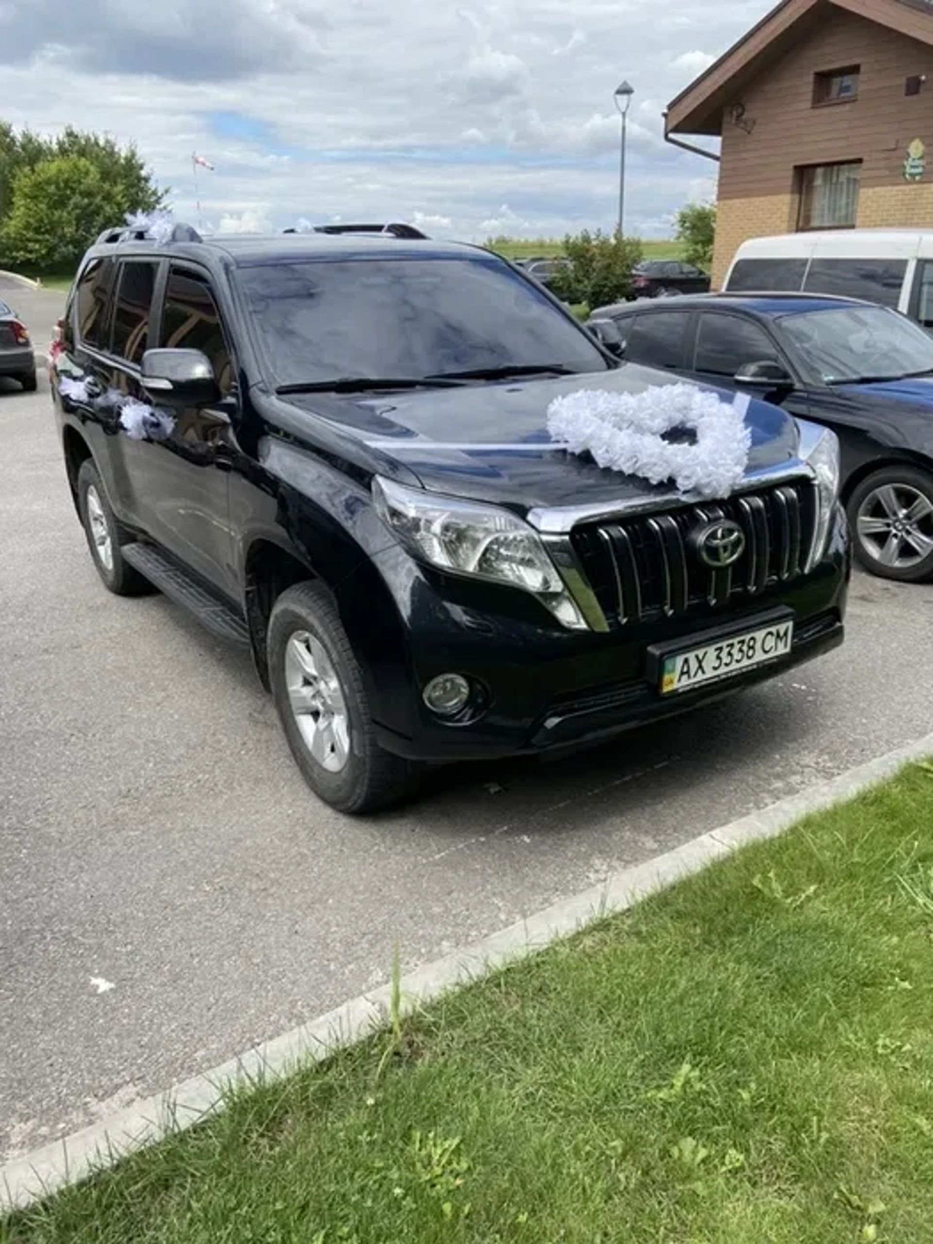 Toyota Prado з водієм — весілля, трансфери, подорожі