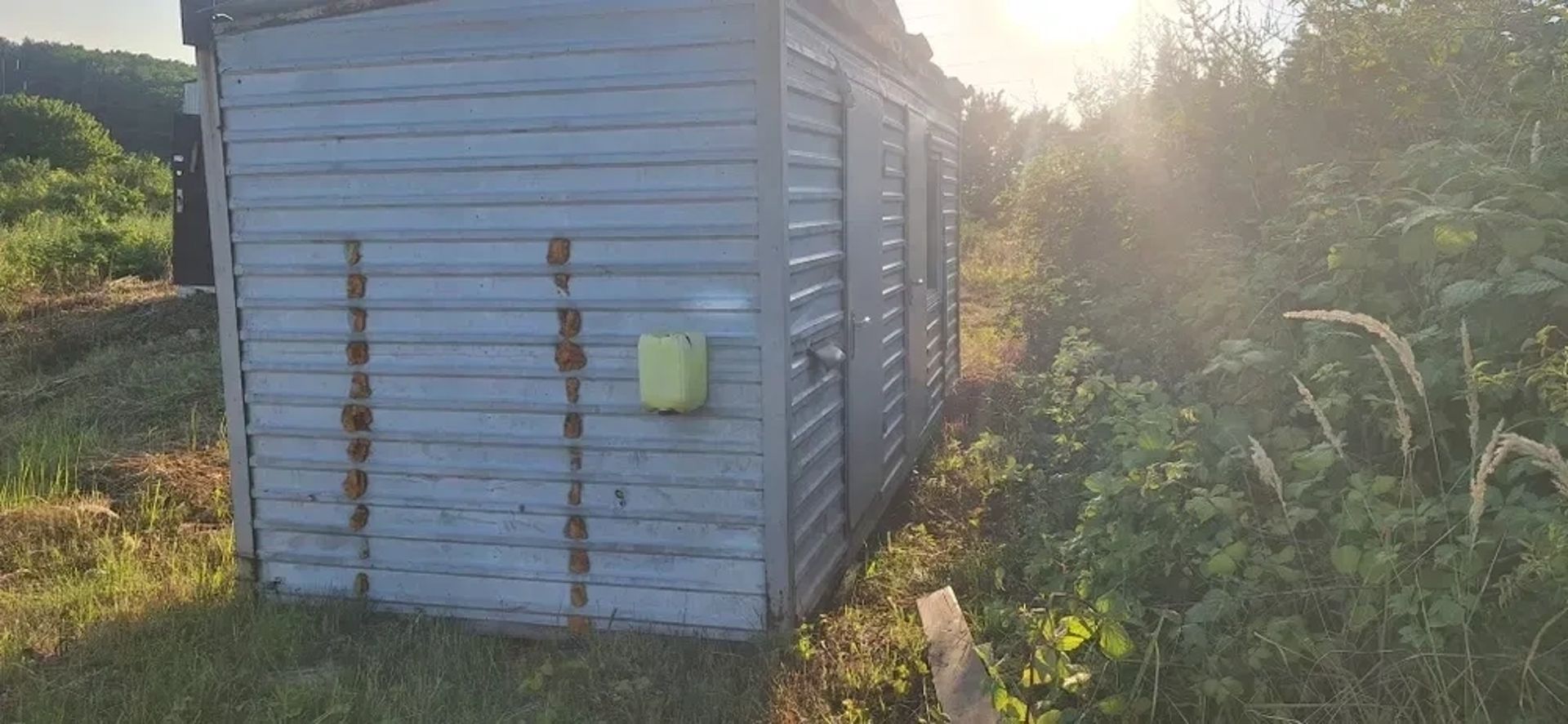 Житлова побутівка з двоярусними ліжками