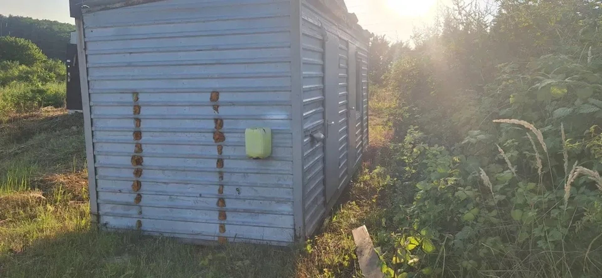 Житлова побутівка з двоярусними ліжками
