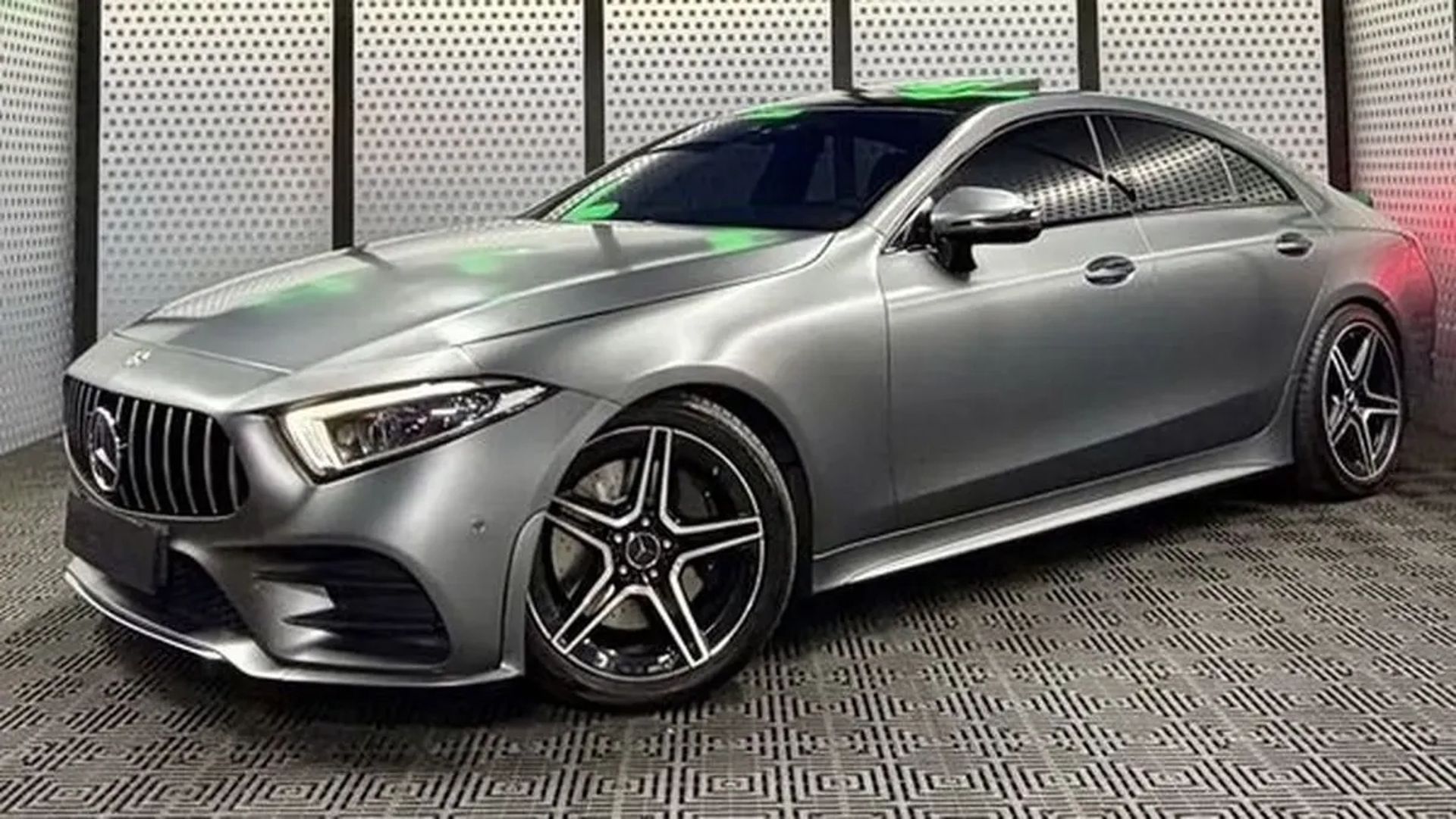 390 Mercedes-Benz CLS AMG без водія