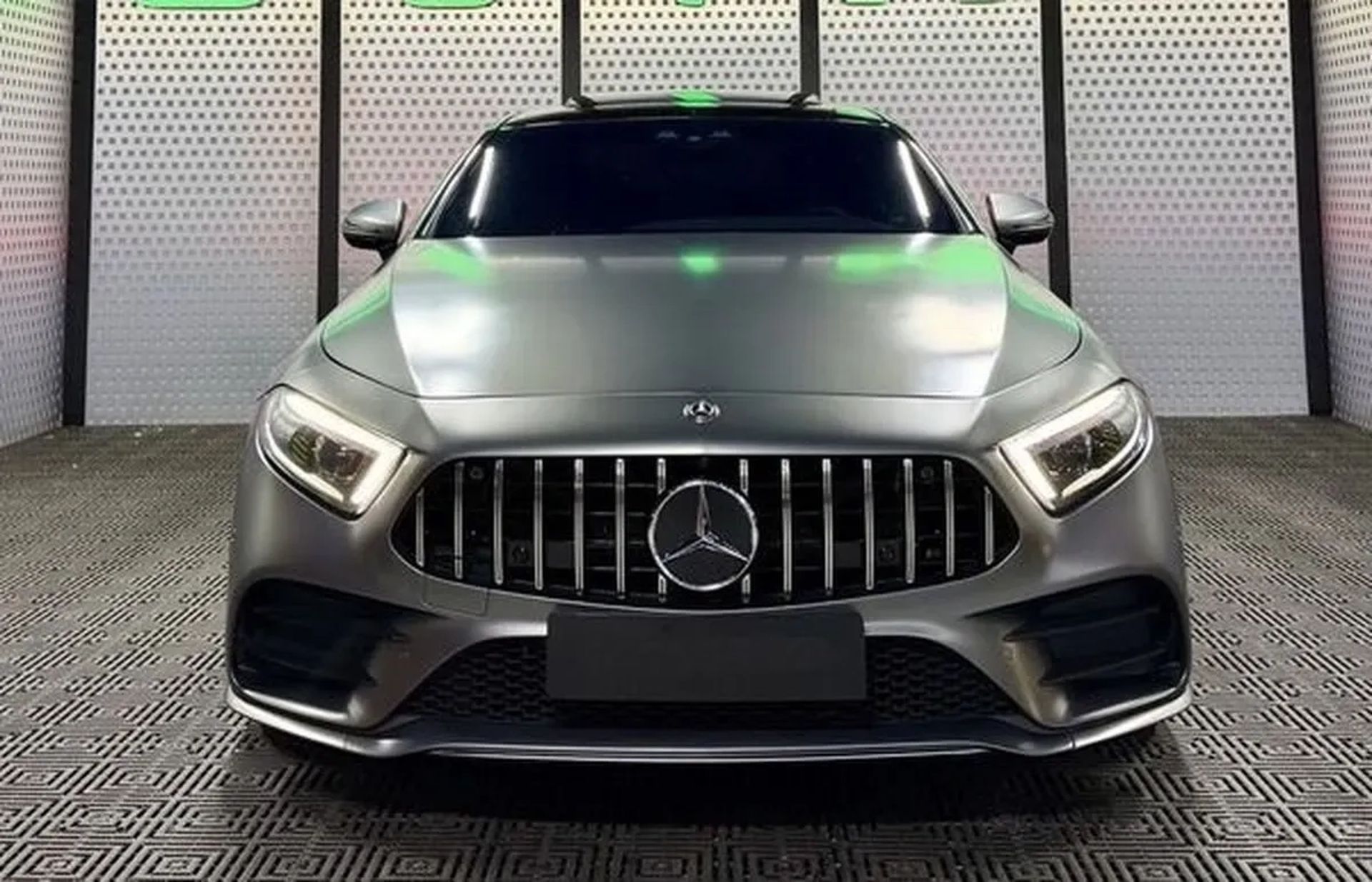 390 Mercedes-Benz CLS AMG без водія