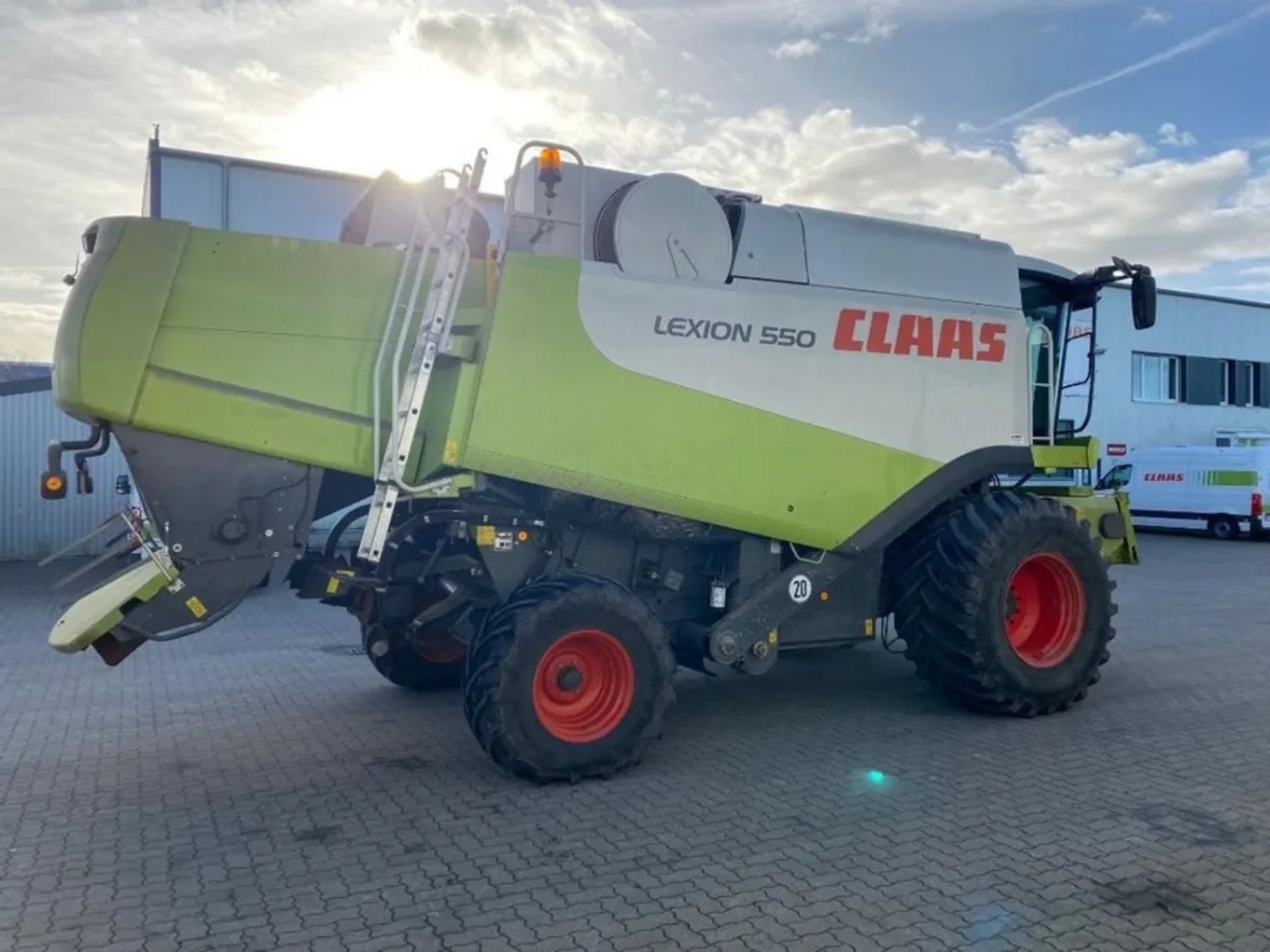 Комбайн Claas Lexion 550 для збирання зернових, бобових культур