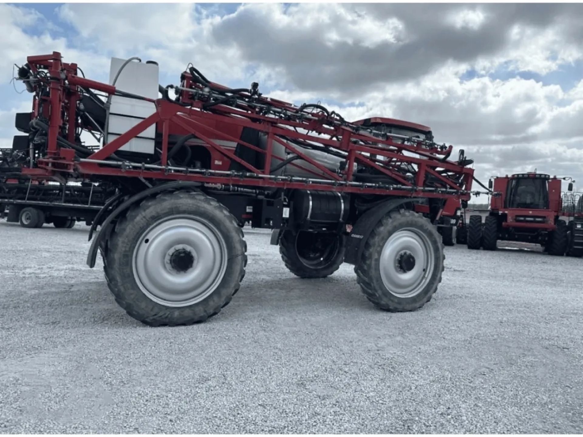 Самохідний обприскувач Case IH Patriot 3330 для внесення гербіцидів