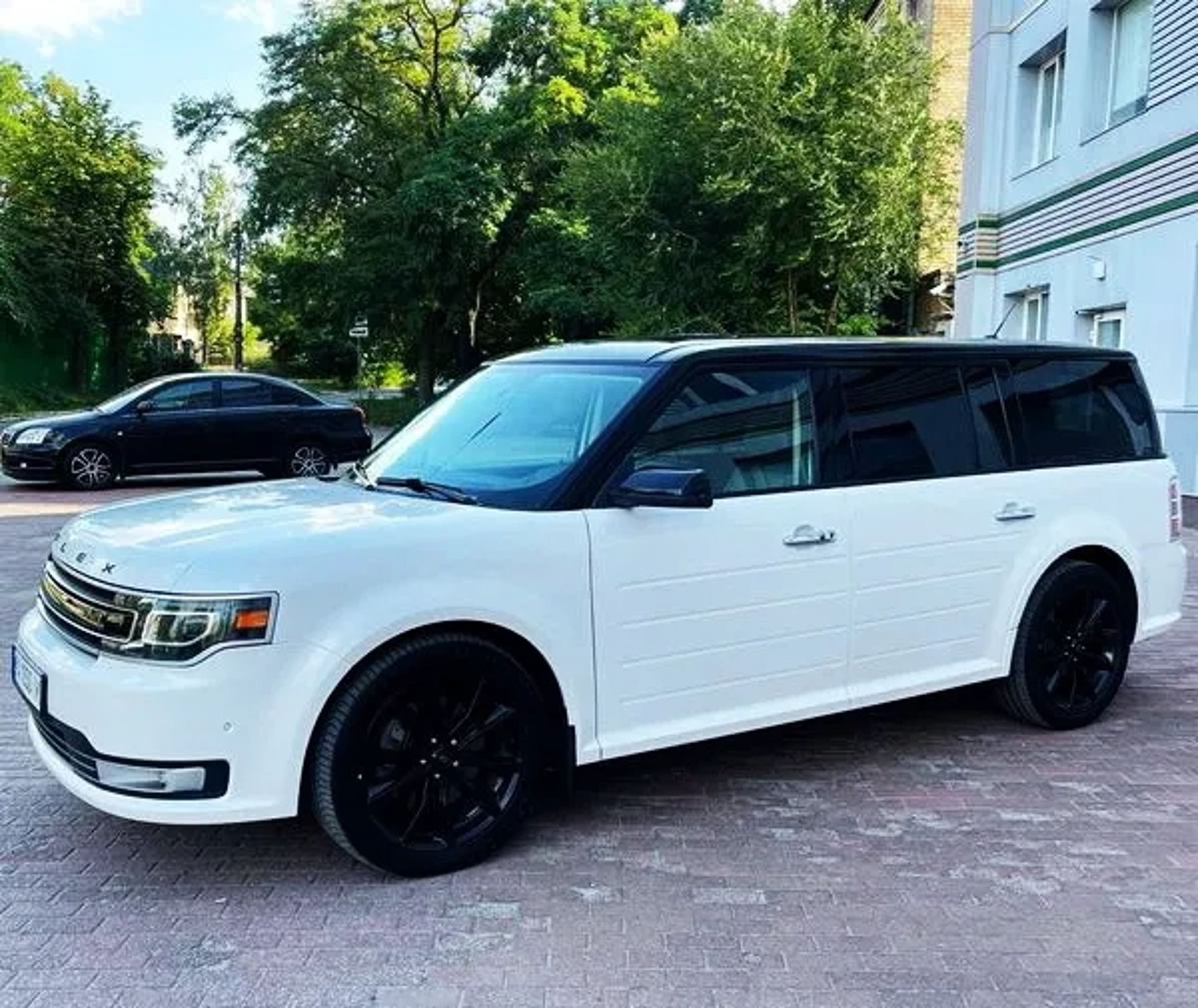 180 Позашляховик на весілля Ford Flex білий