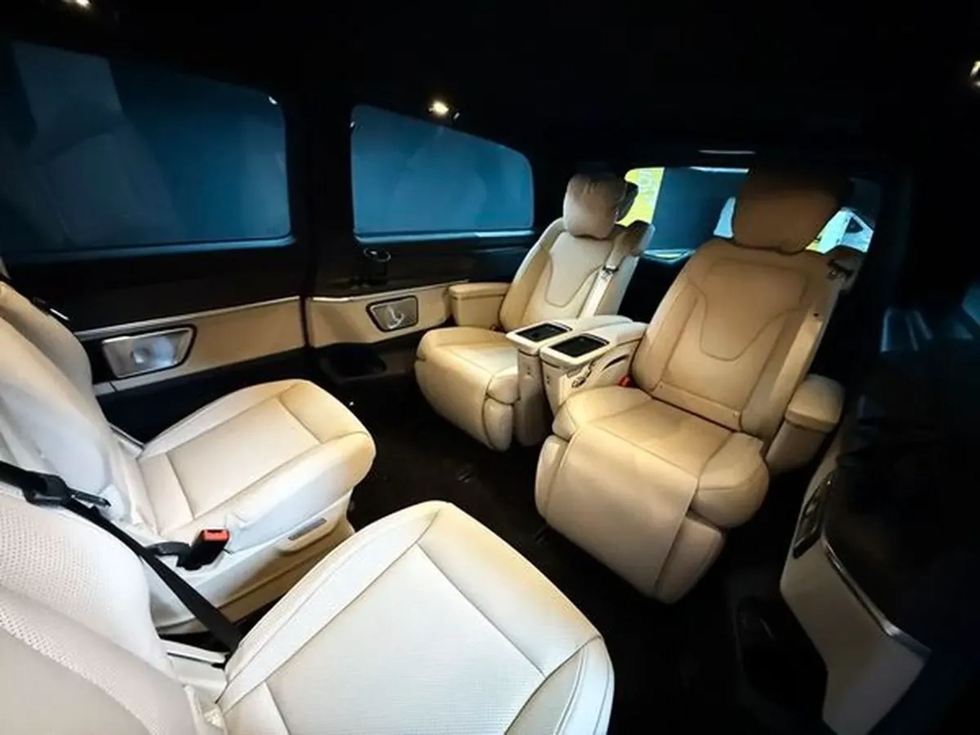 395 Мікроавтобус Mercedes-Benz V-Class з водієм – трансфер