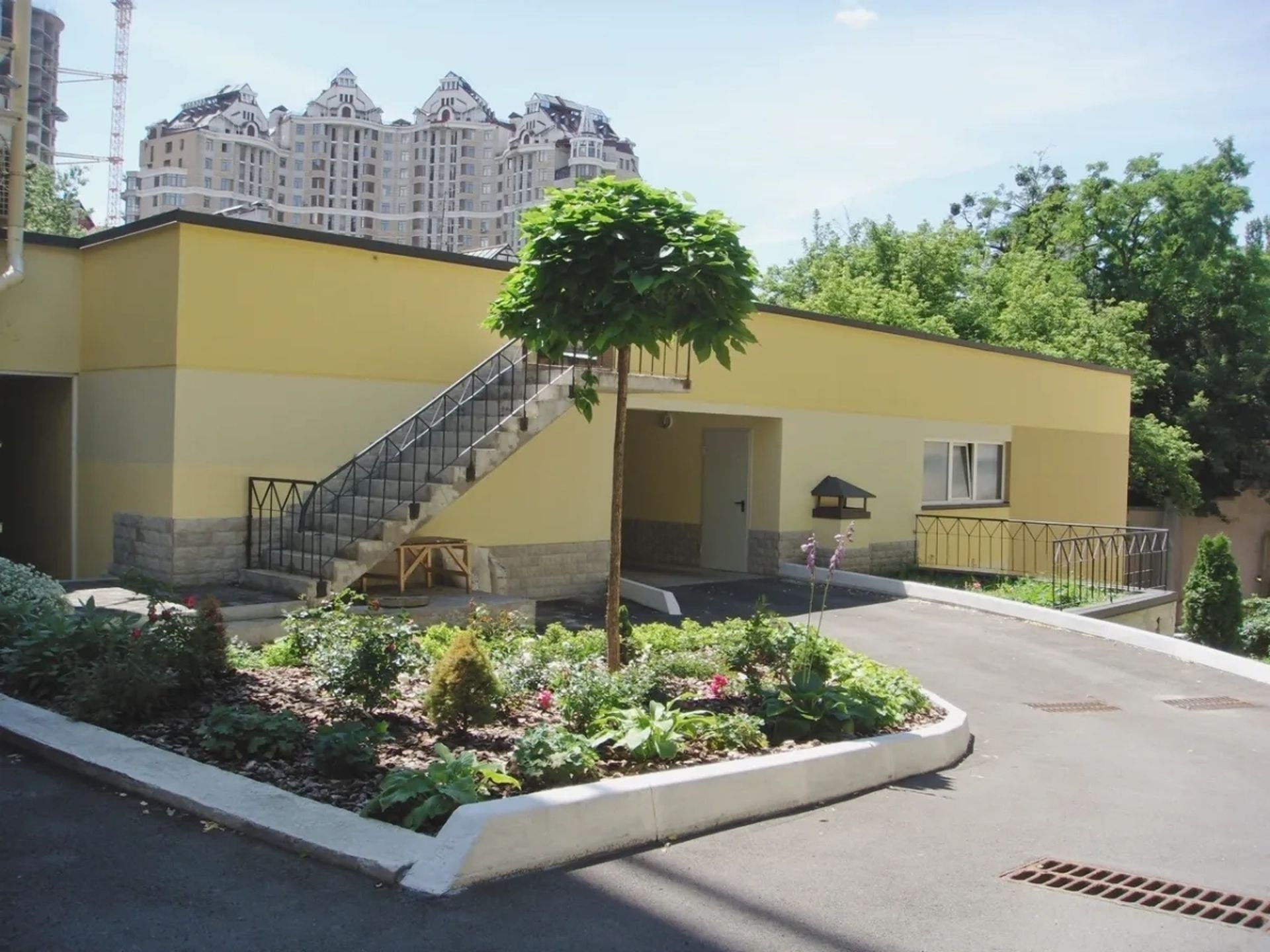 Паркомісце 18 кв.м, VIP-паркінг Центр вул О. Гончара, 45-В