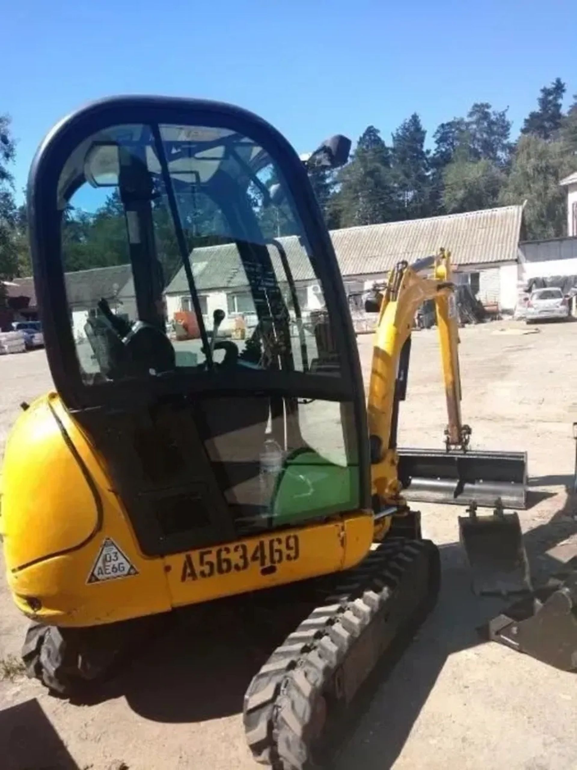 Гусеничний міні екскаватор JCB 8018 для будівництва та земляних робіт