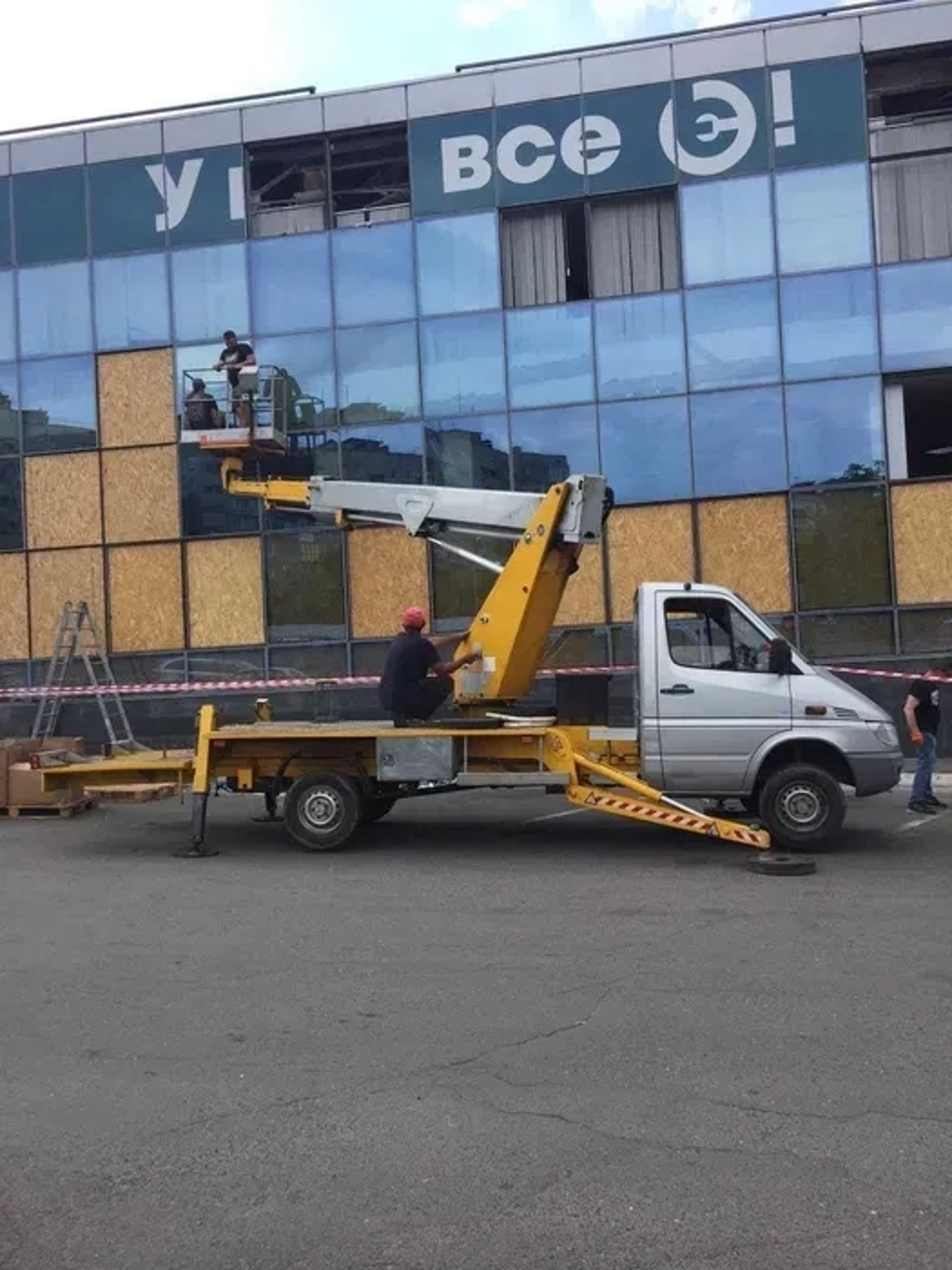 Автовишка на базі Mercedes Sprinter 18м