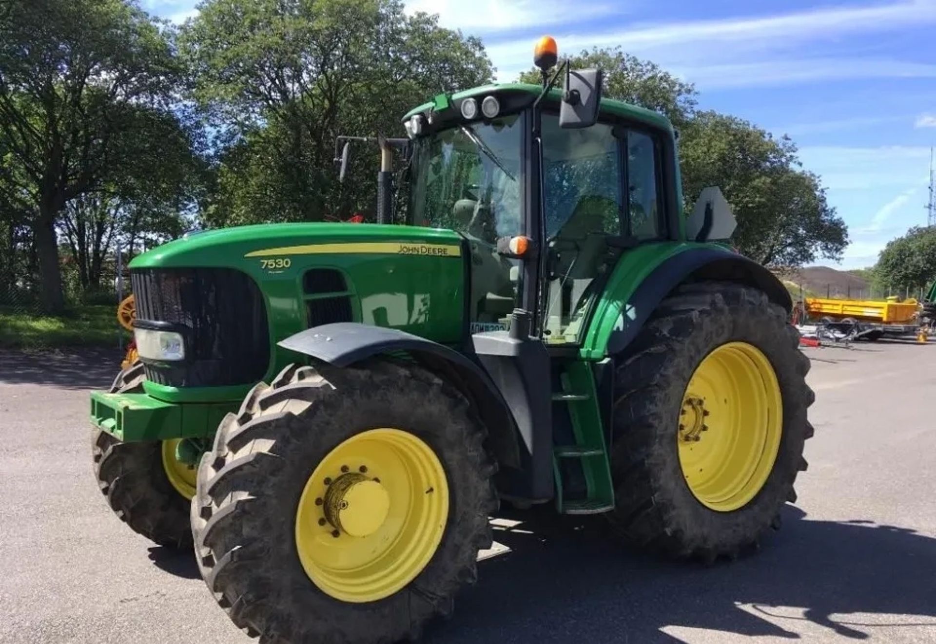 Трактор JOHN DEERE 7530 для будь-яких польових робіт