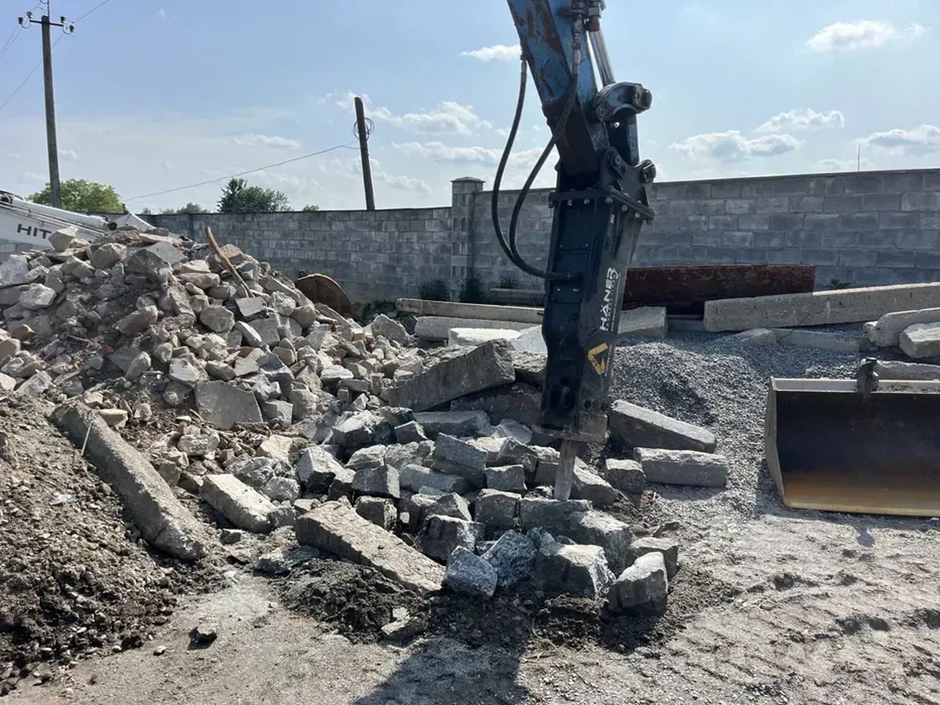 Послуги гідромолота. Демонтаж швидко та якісно.