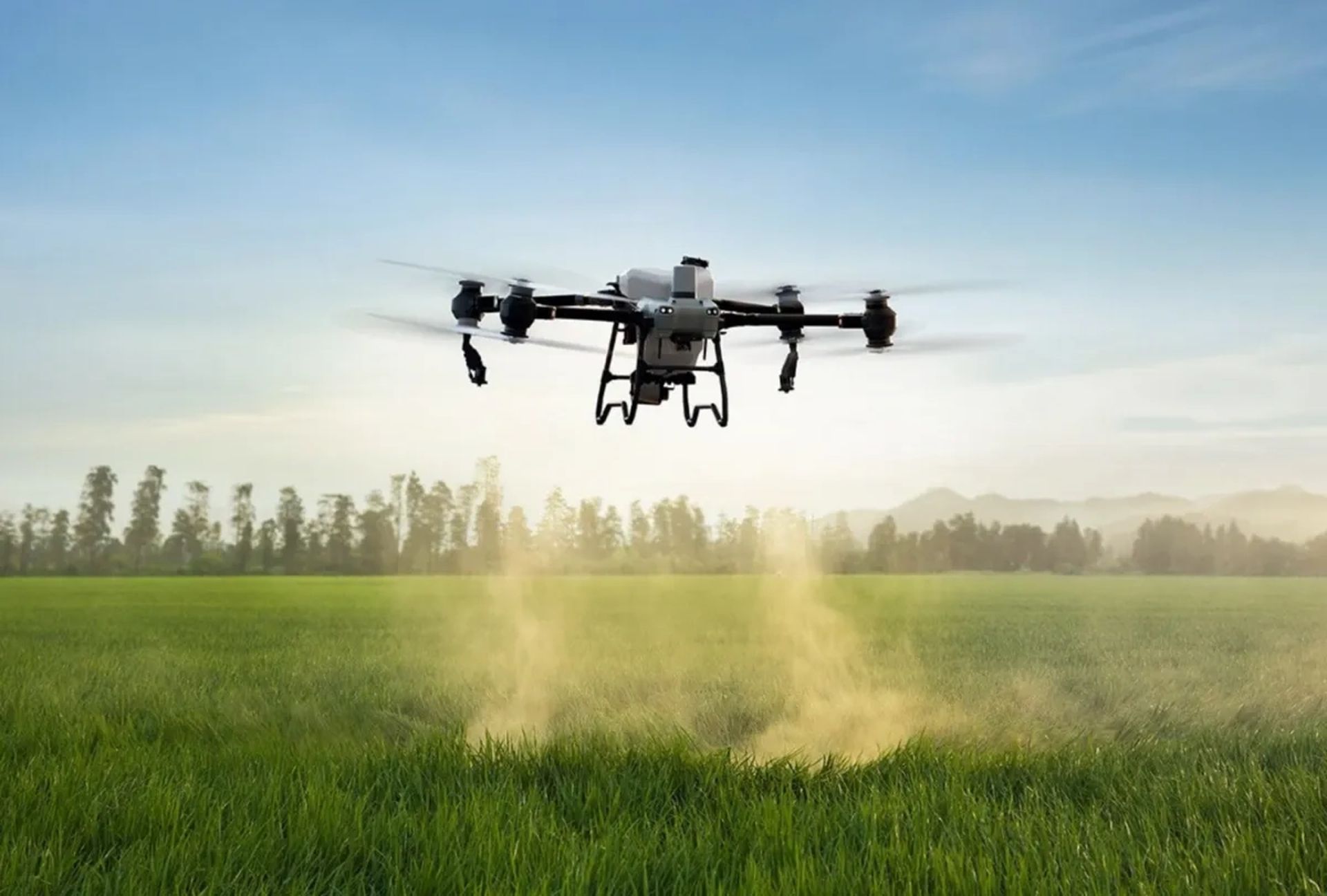 Агродрон DJI AGRAS для внесення рідких засобів захисту рослин