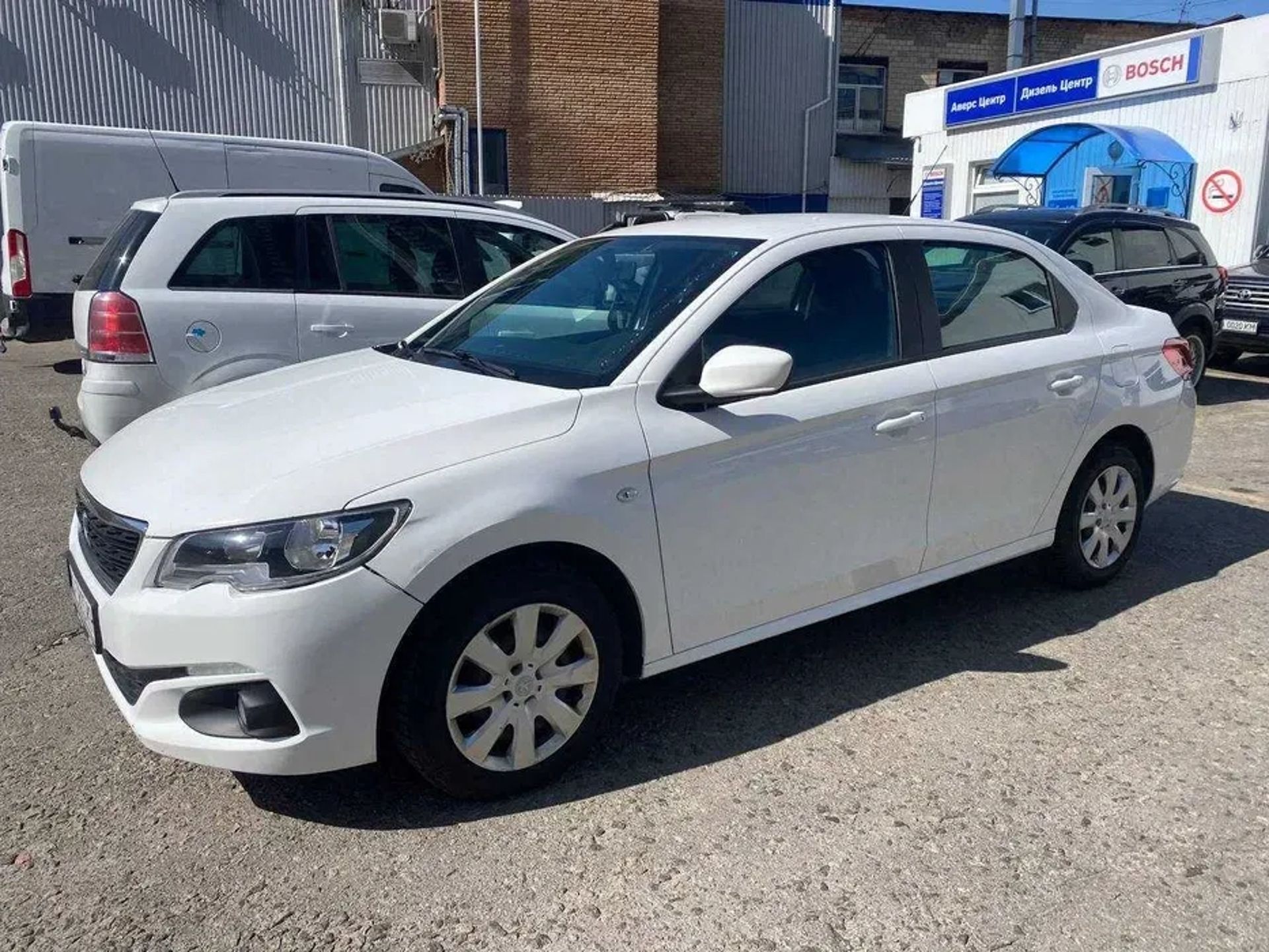 Авто Peugeot 301 1.2 газ/бензин 2017 року для таксі