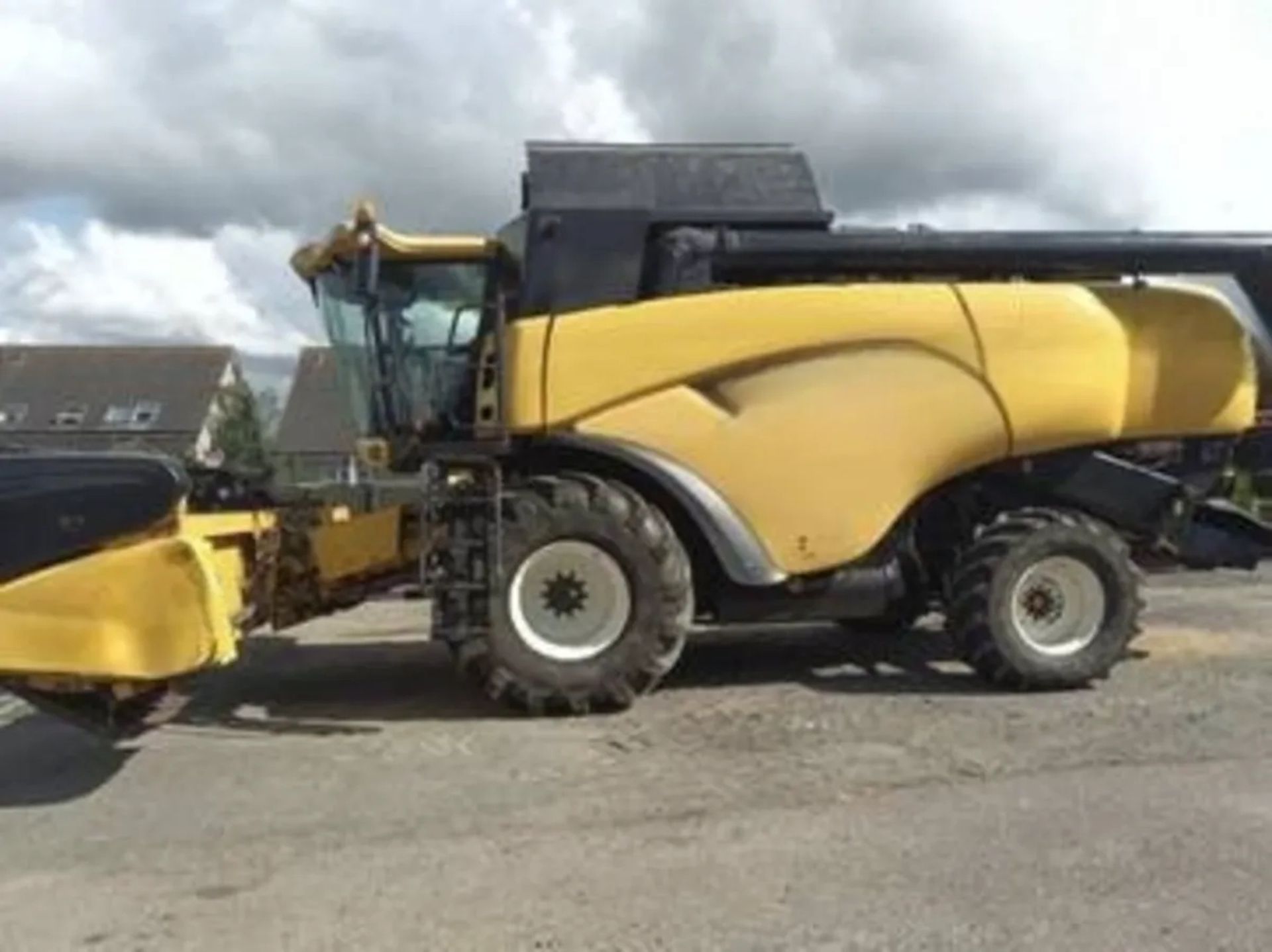 Комбайн New Holland СX8080 для збору врожаю
