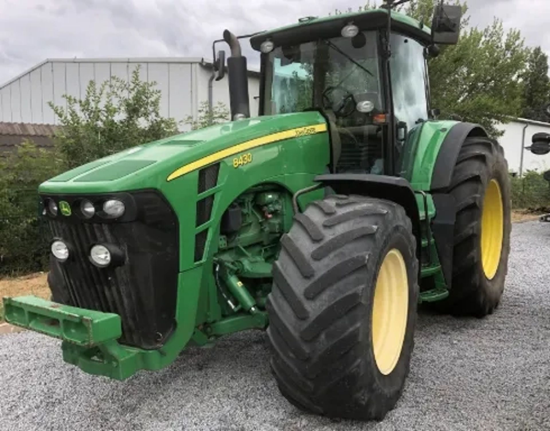 Трактор John Deere 8430: Потужний та Надійний