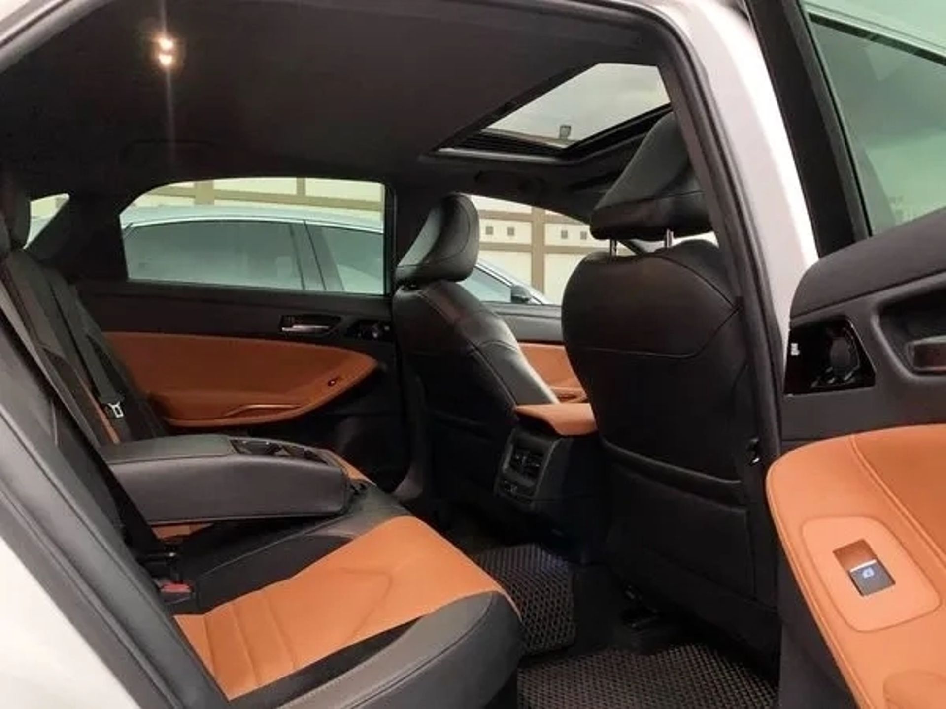 406 Toyota Avalon біла на весілля