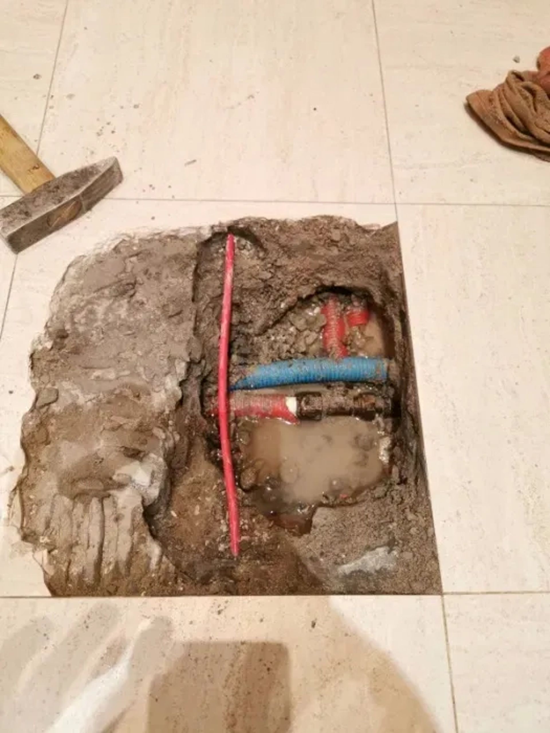 Пошук витоків води із труб. Пошук витоків води із труб.