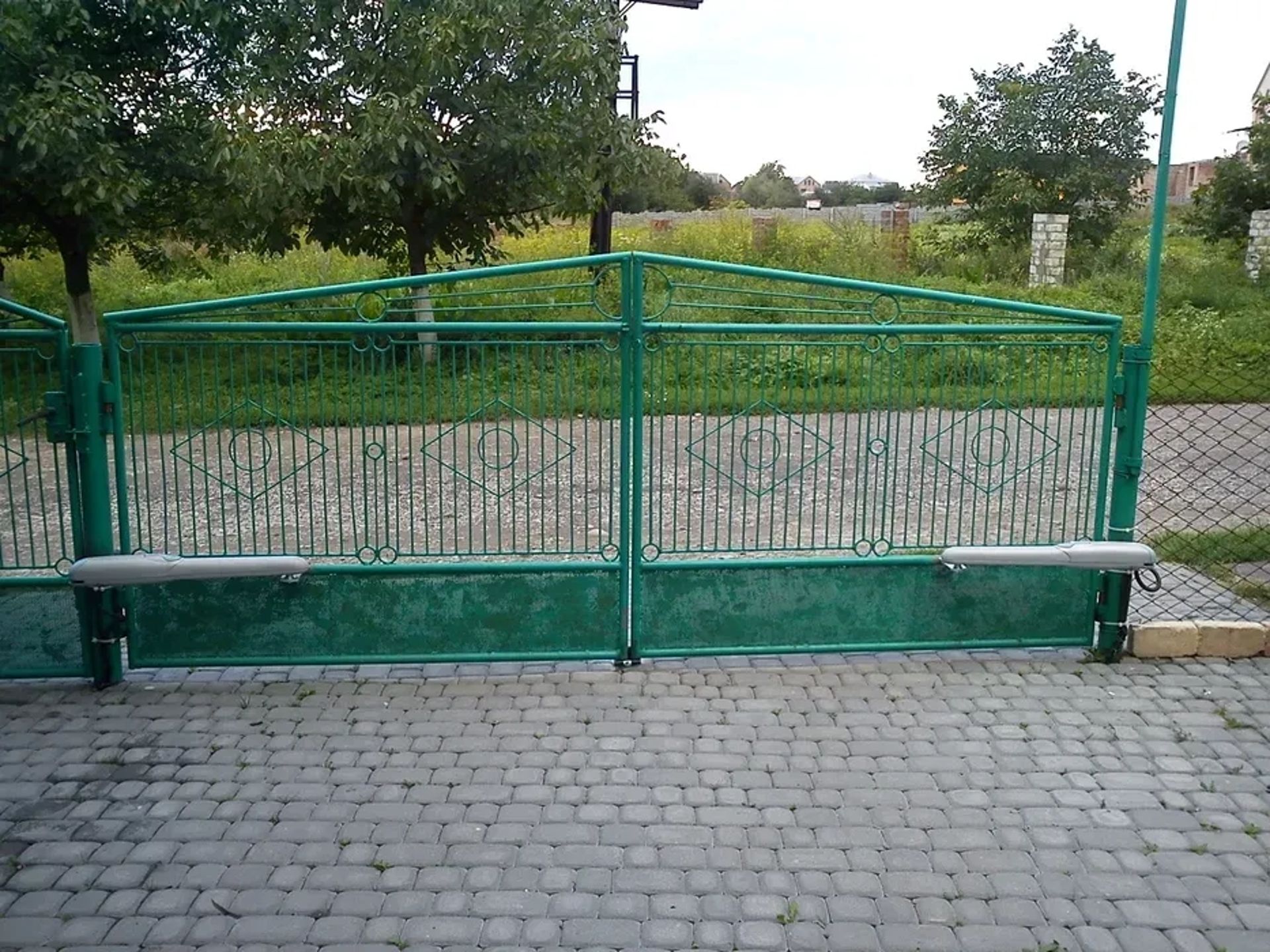 Автоматика для розпашних воріт: Відкривайте ворота не виходячи з авто!