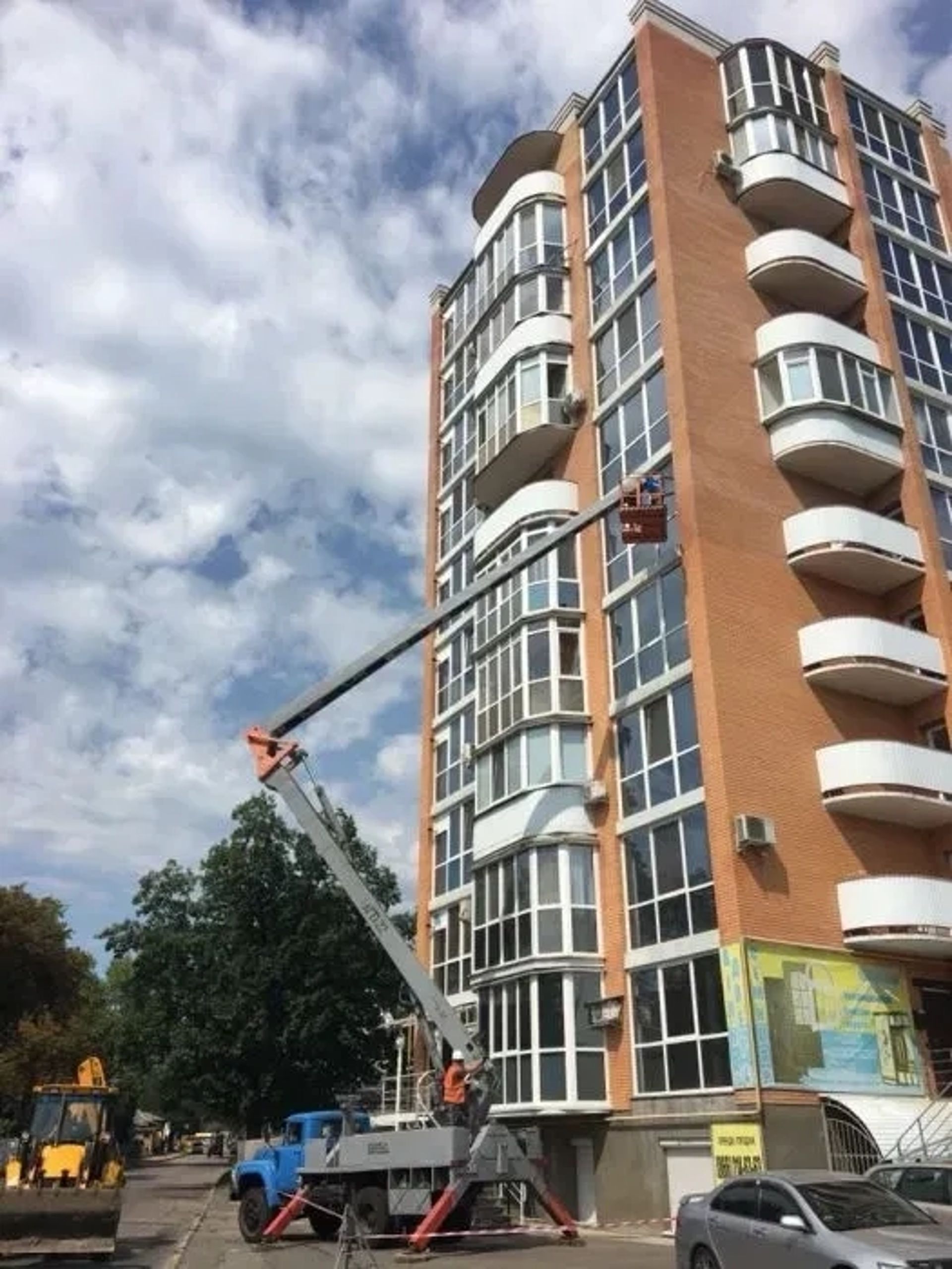 Автовишка колінчаста АПГ22 на базі ЗІЛ