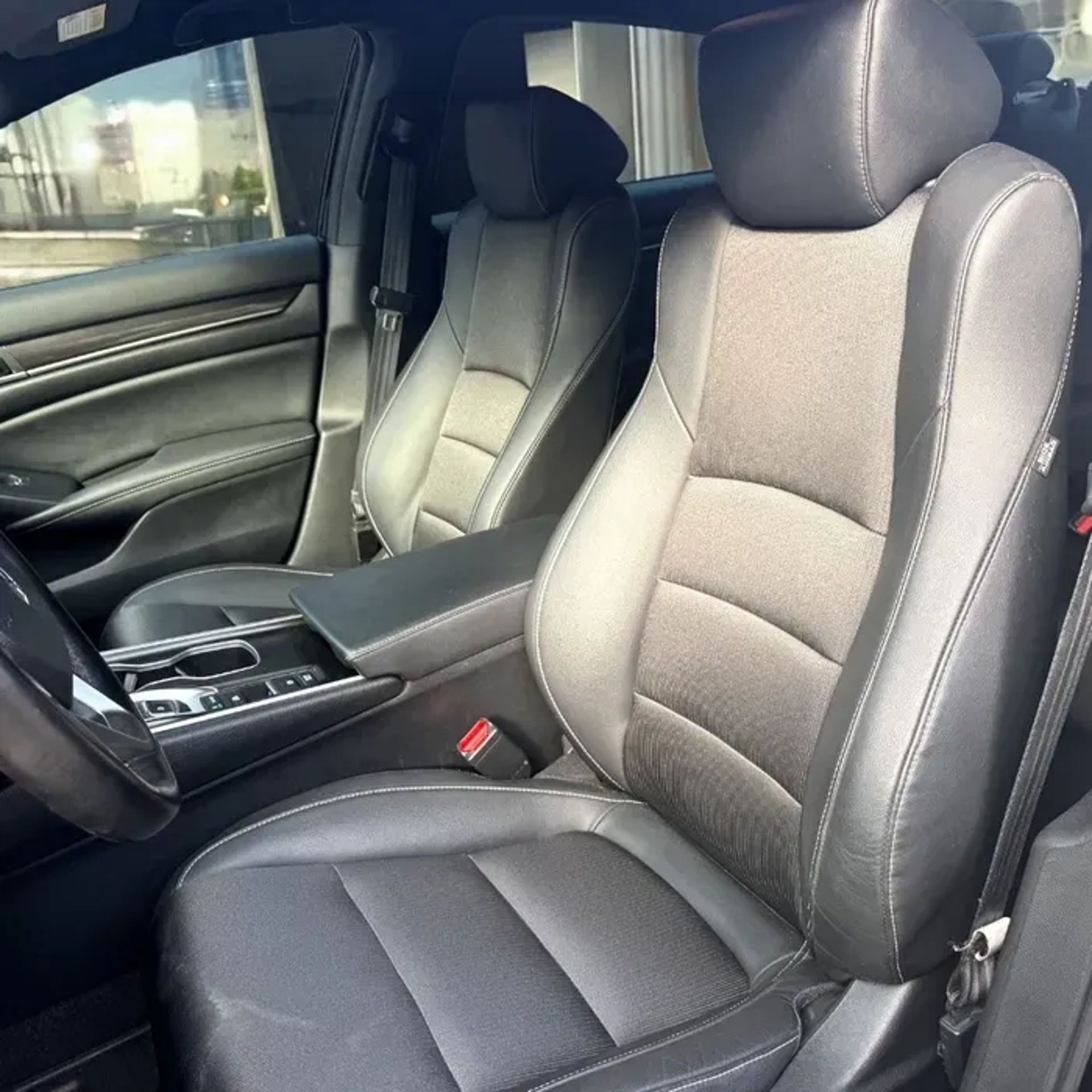 Авто Honda Accord Hybrid 22 р