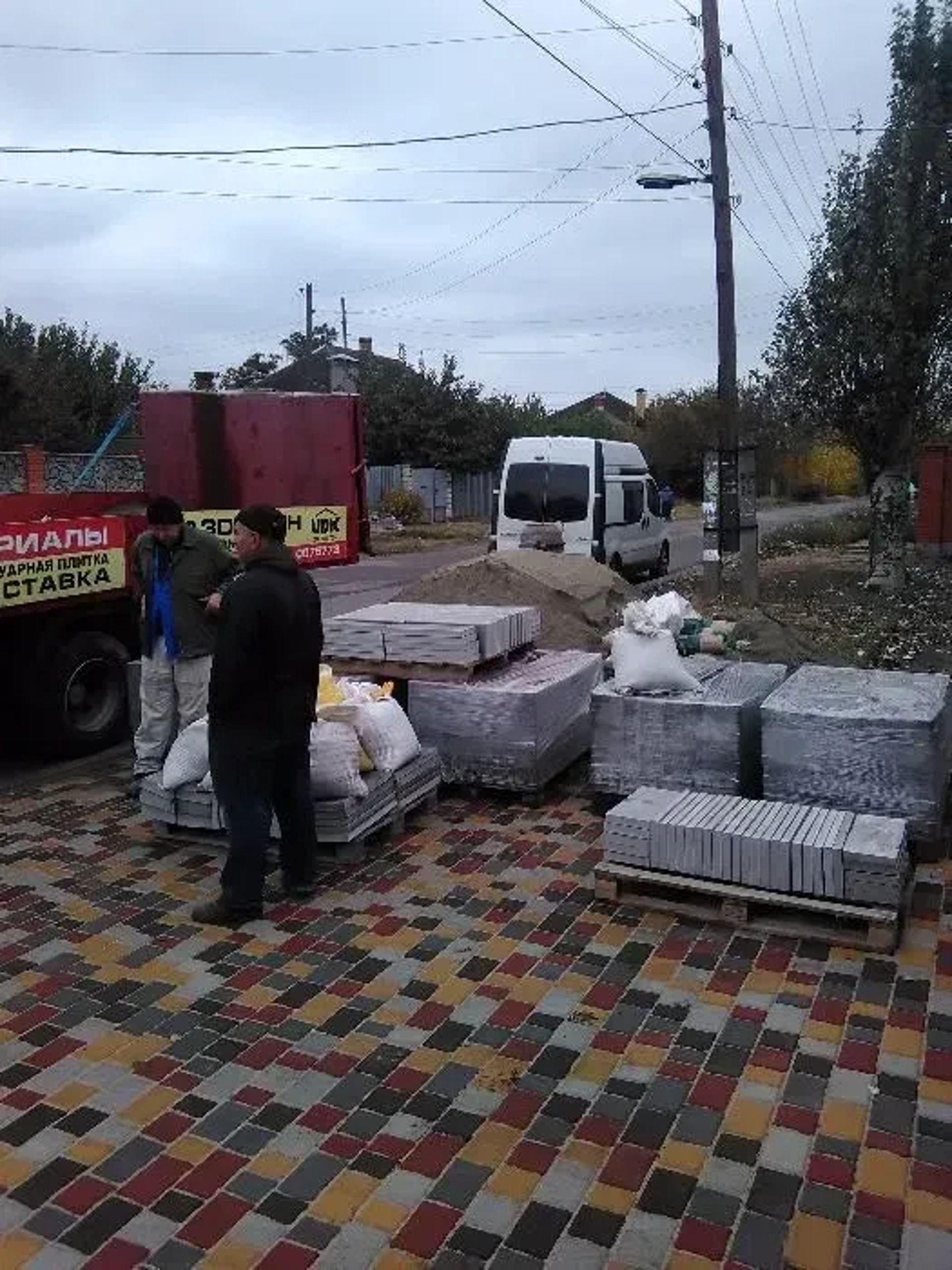 Укладання тротуарної плитки від виробника. Укладання бруківки.