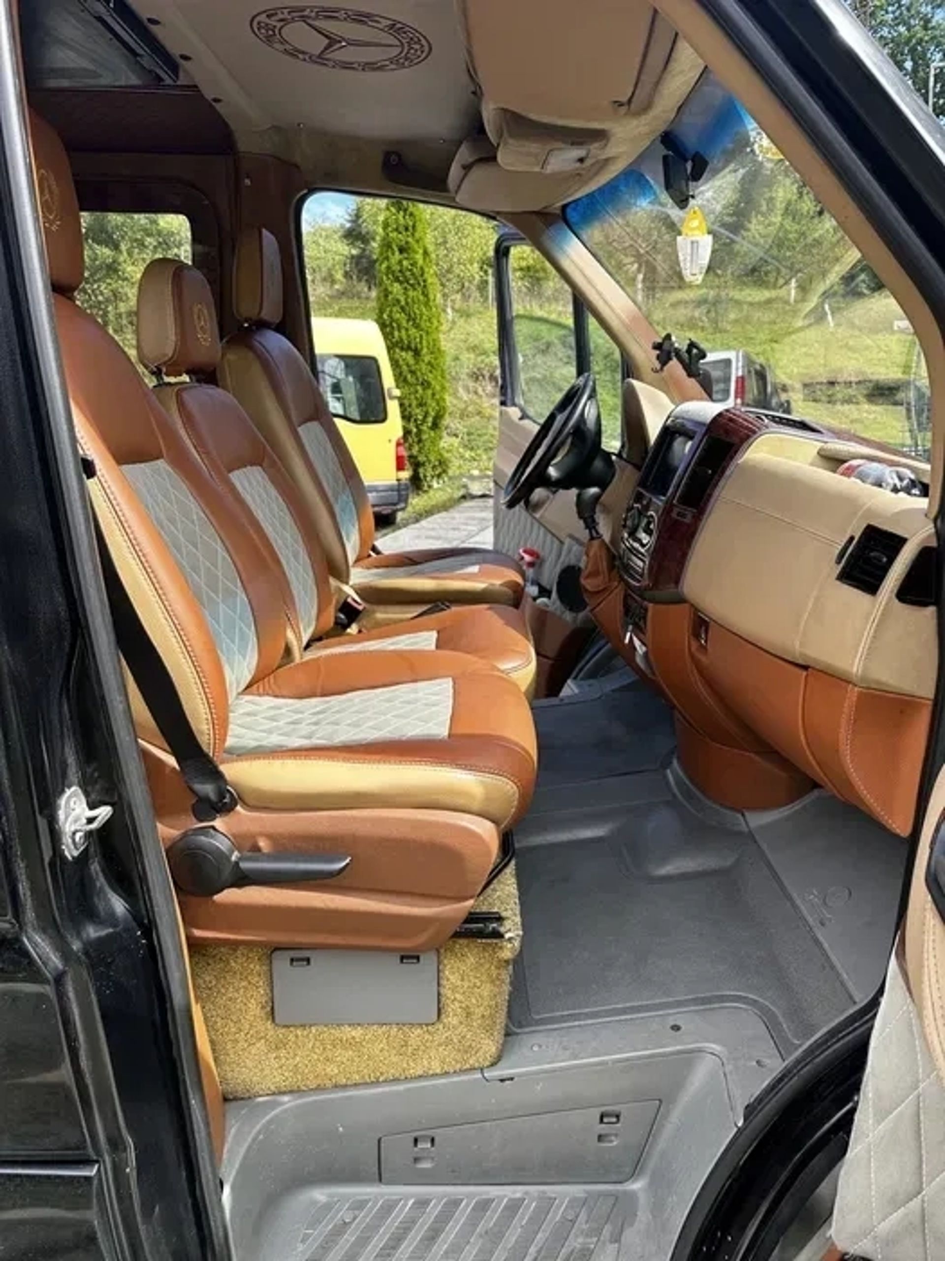Мікроавтобус Mercedes-Benz Sprinter (9 місць)