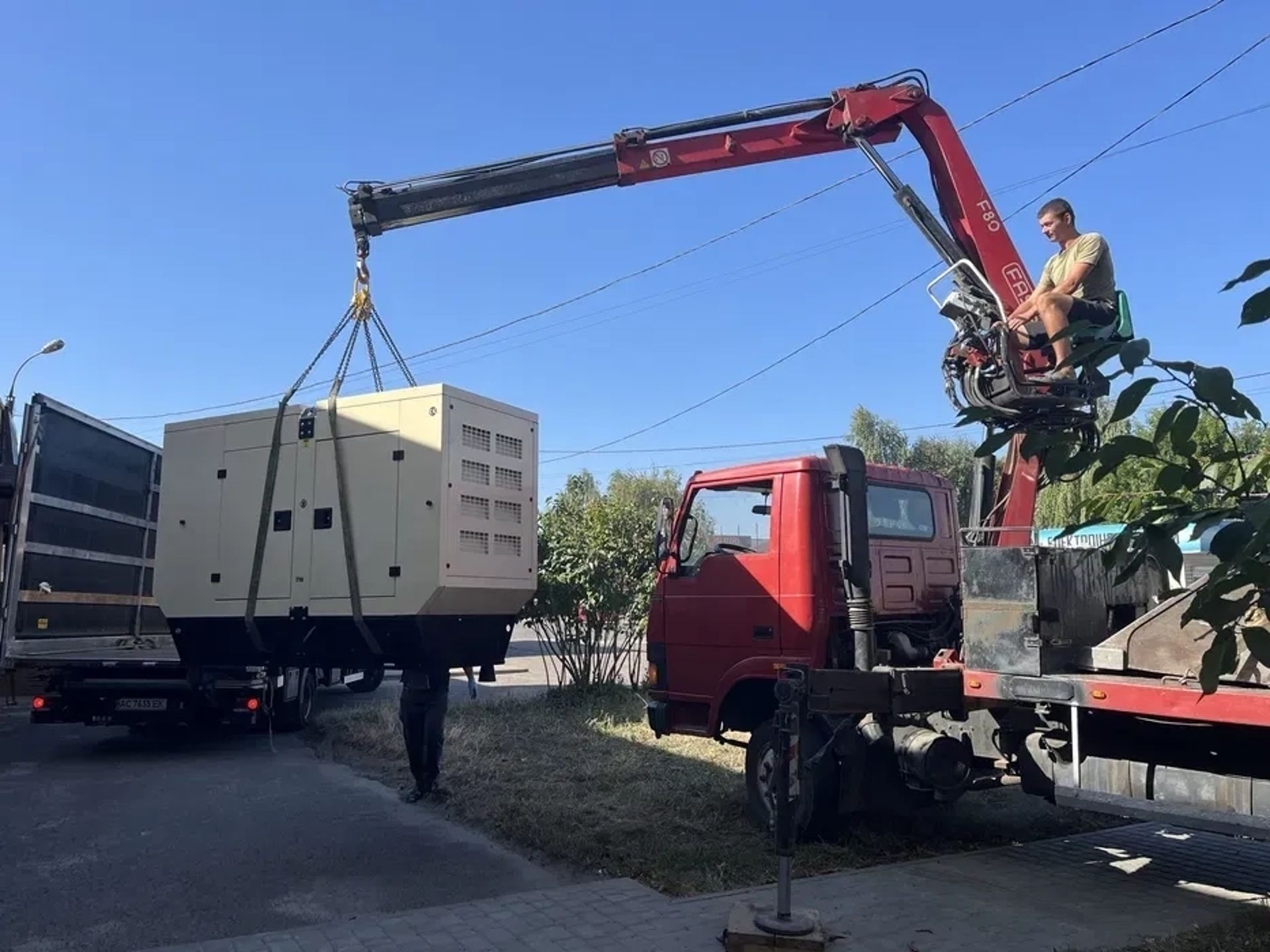 Кран маніпулятор Fassi на базі Mercedes-Benz LN2 5т