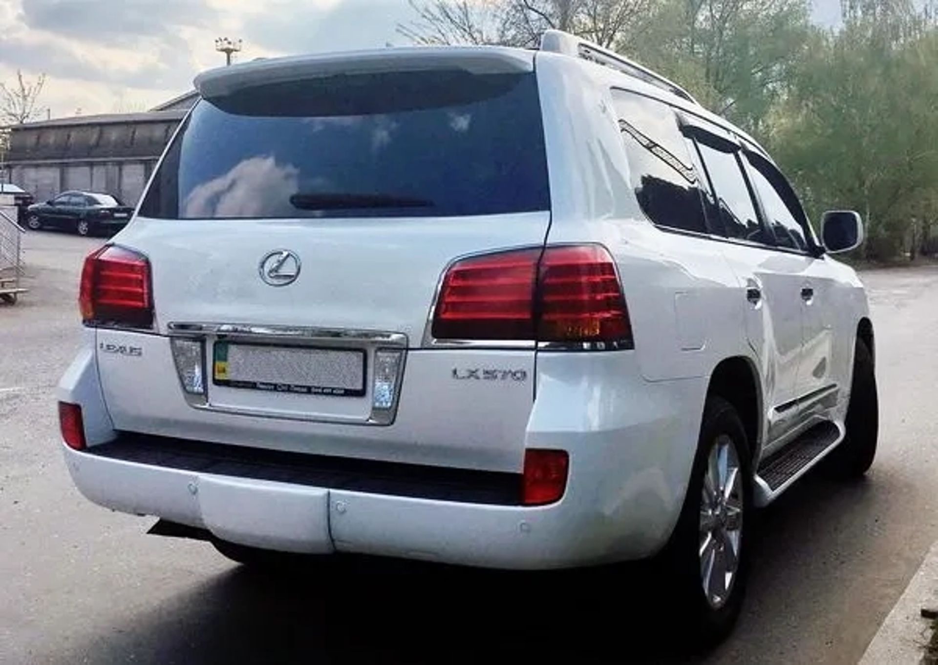 243 Позашляховик на весілля Lexus LX570 білий