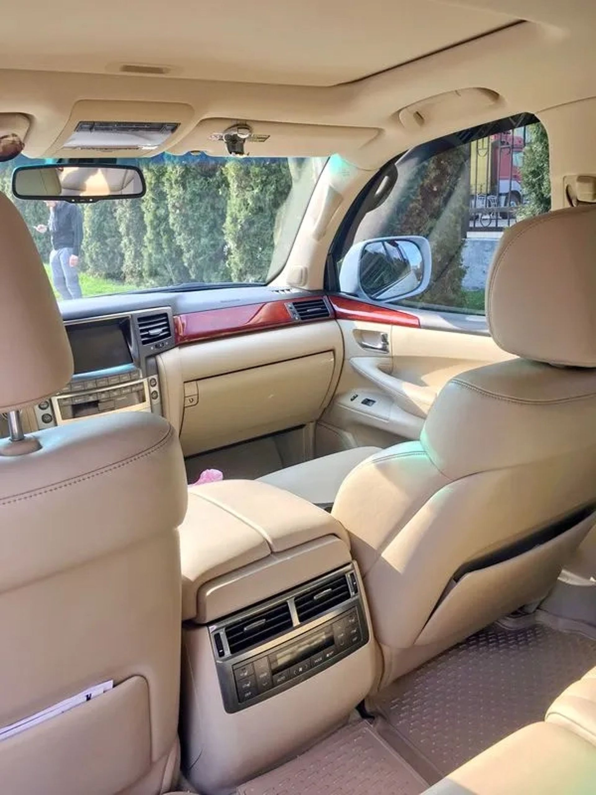 243 Позашляховик на весілля Lexus LX570 білий