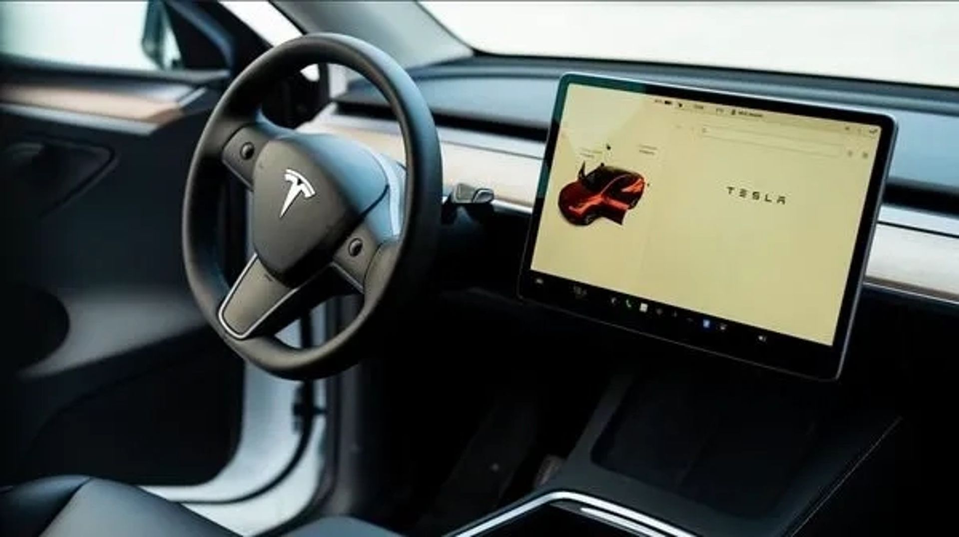 033 Авто Tesla Model Y біла без водія