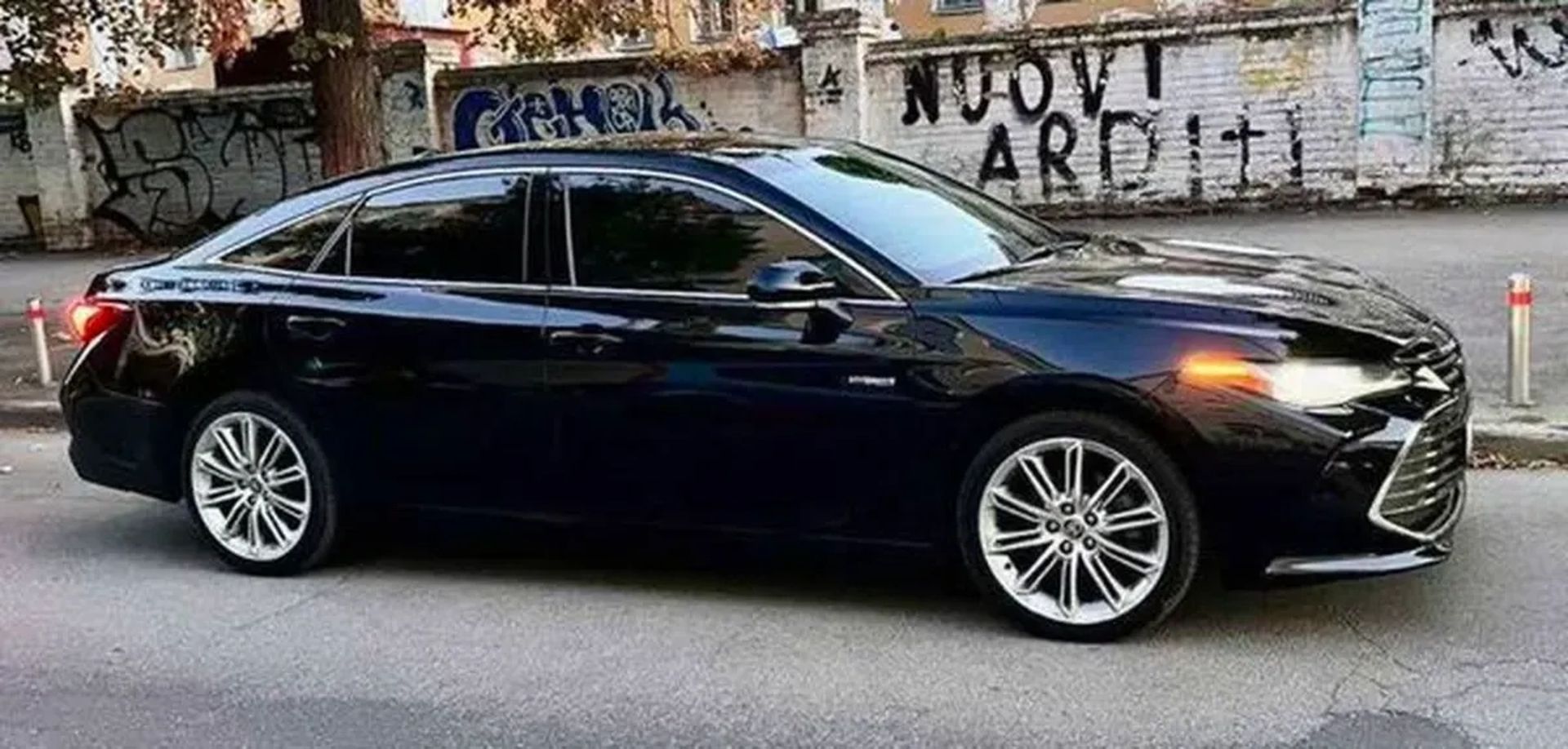 437 Toyota Avalon чорний — авто на весілля з водієм