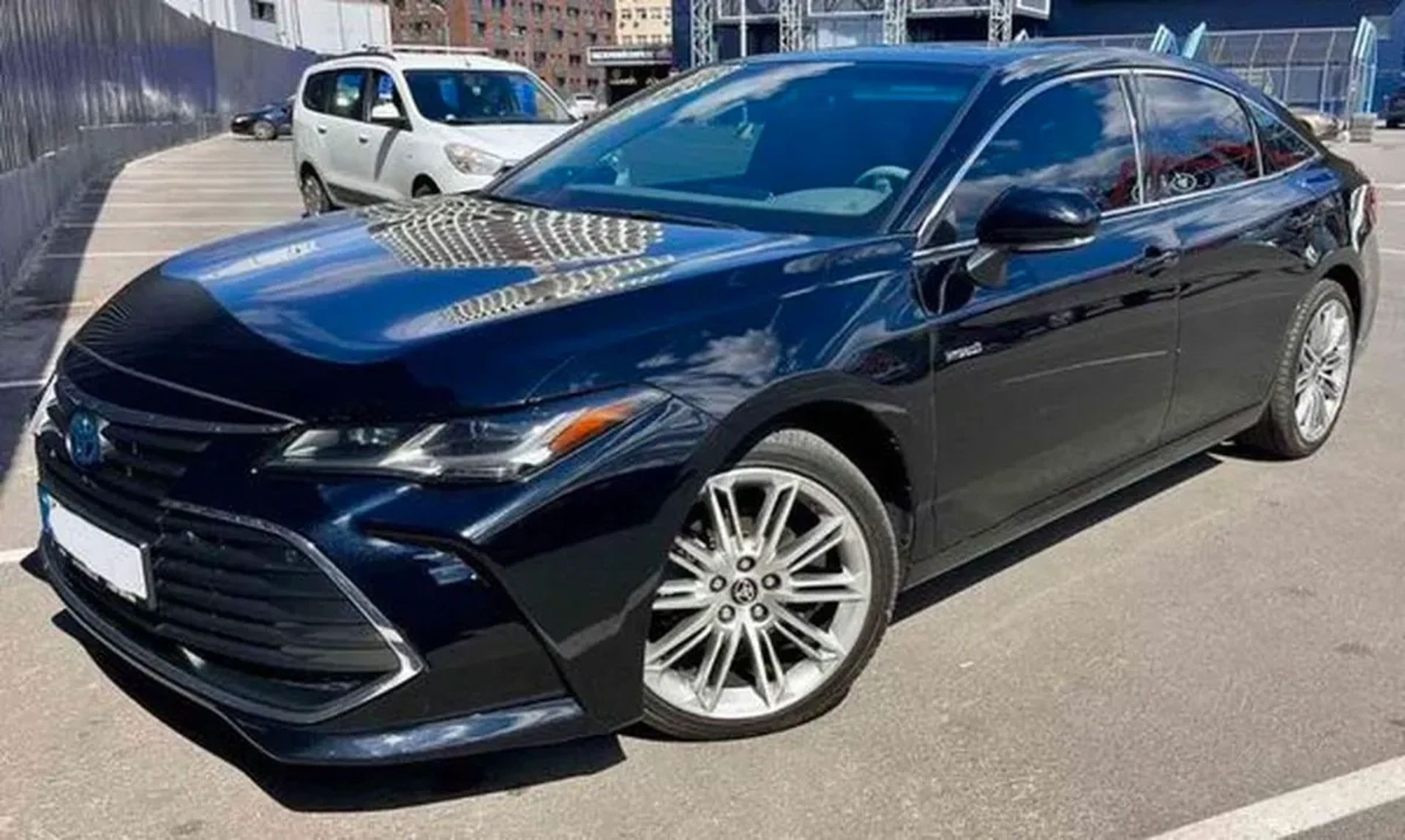 437 Toyota Avalon чорний — авто на весілля з водієм