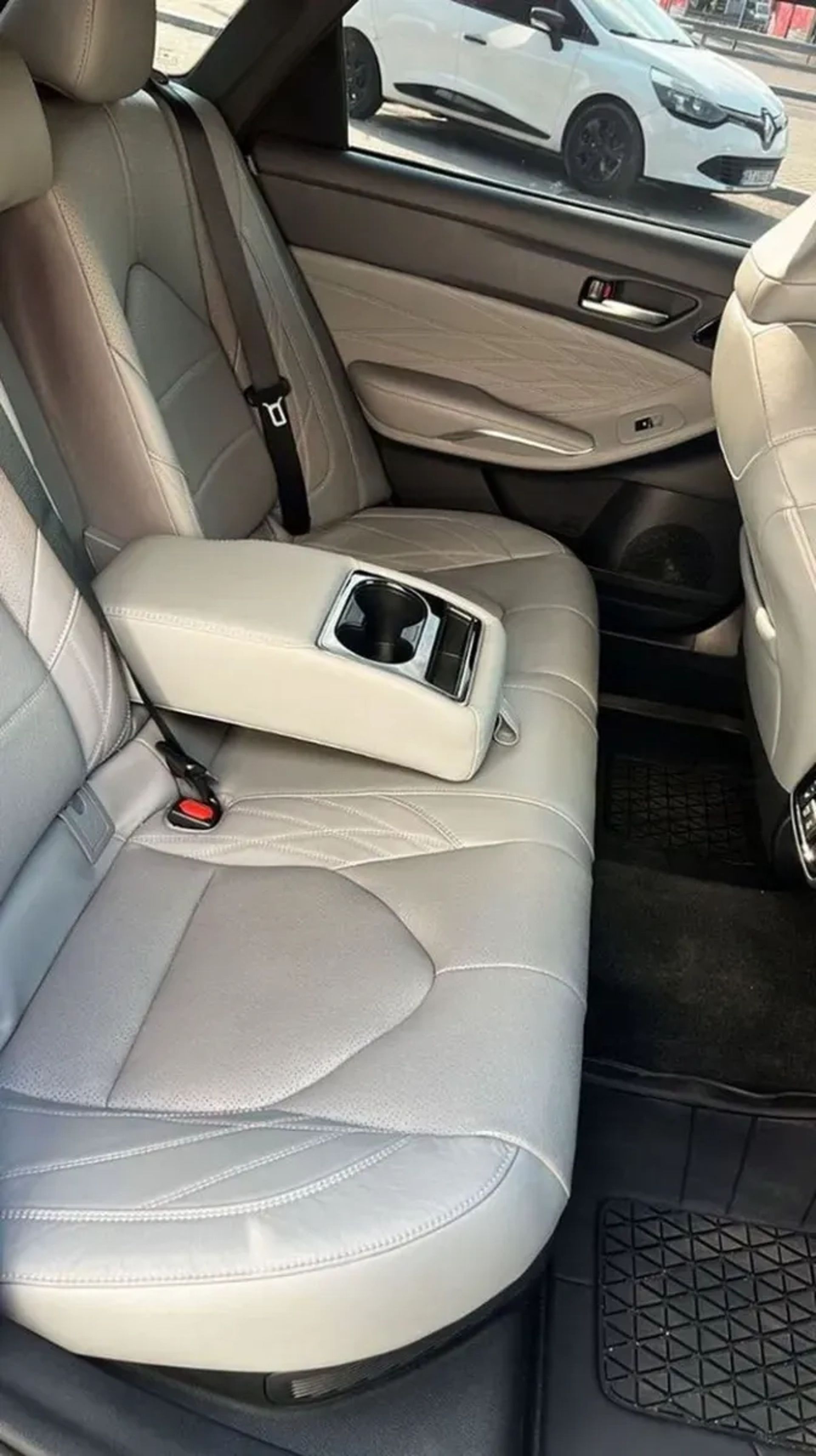 437 Toyota Avalon чорний — авто на весілля з водієм