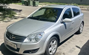 Автомобіль Опель Астра Н