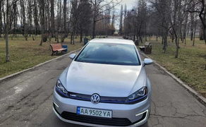 Volkswagen e-Golf в гарній комплектації