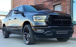 351 Пікап Ram Sport 1500 без водія для зйомок кіно