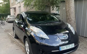 Nisan Leaf