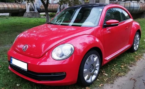 234 Volkswagen New Beetle червоний на зйомки фотосесію 