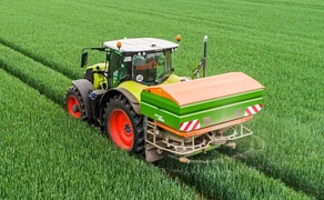 Розкидач мінеральних добрив AMAZONE (агрегат напівпричіпний FR) з трактором John Deere 8R