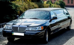 049 Лімузин Lincoln Town Car 120 чорний
