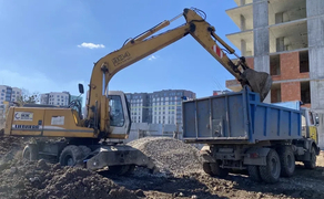 Повноповоротний ескаватор