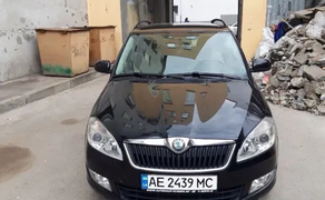 Автомобили 600 грн в сутки.