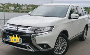Послуги автомобіля Mitsubishi Outlander з водієм